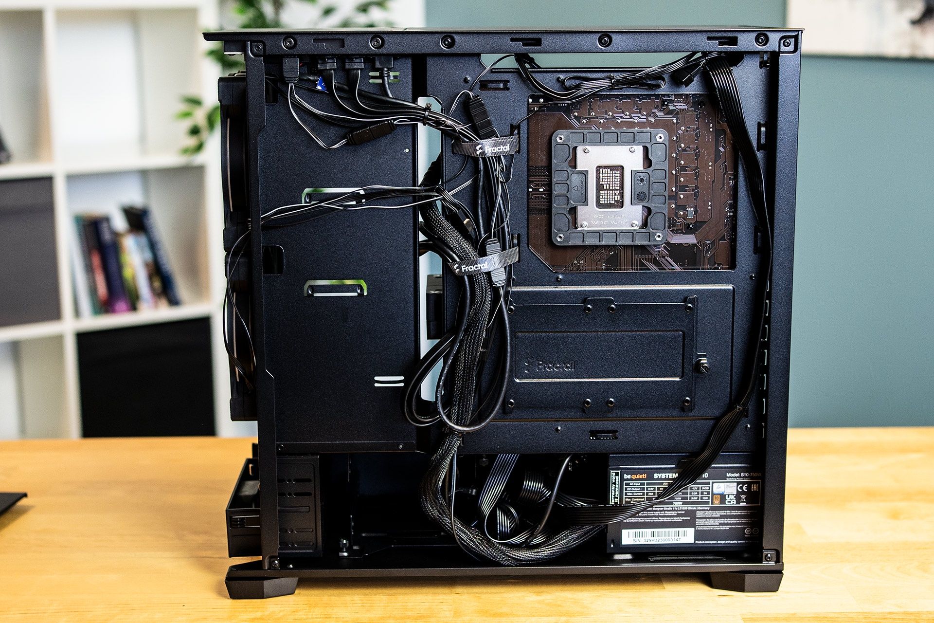 X-Kom G4M3R Hero - cable managment
