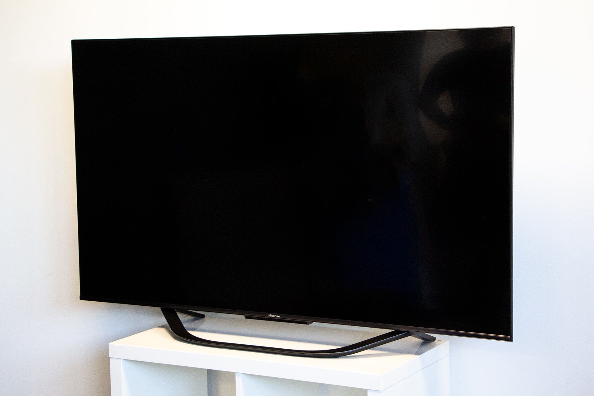 Hisense ULED 55U7KQ - od przodu
