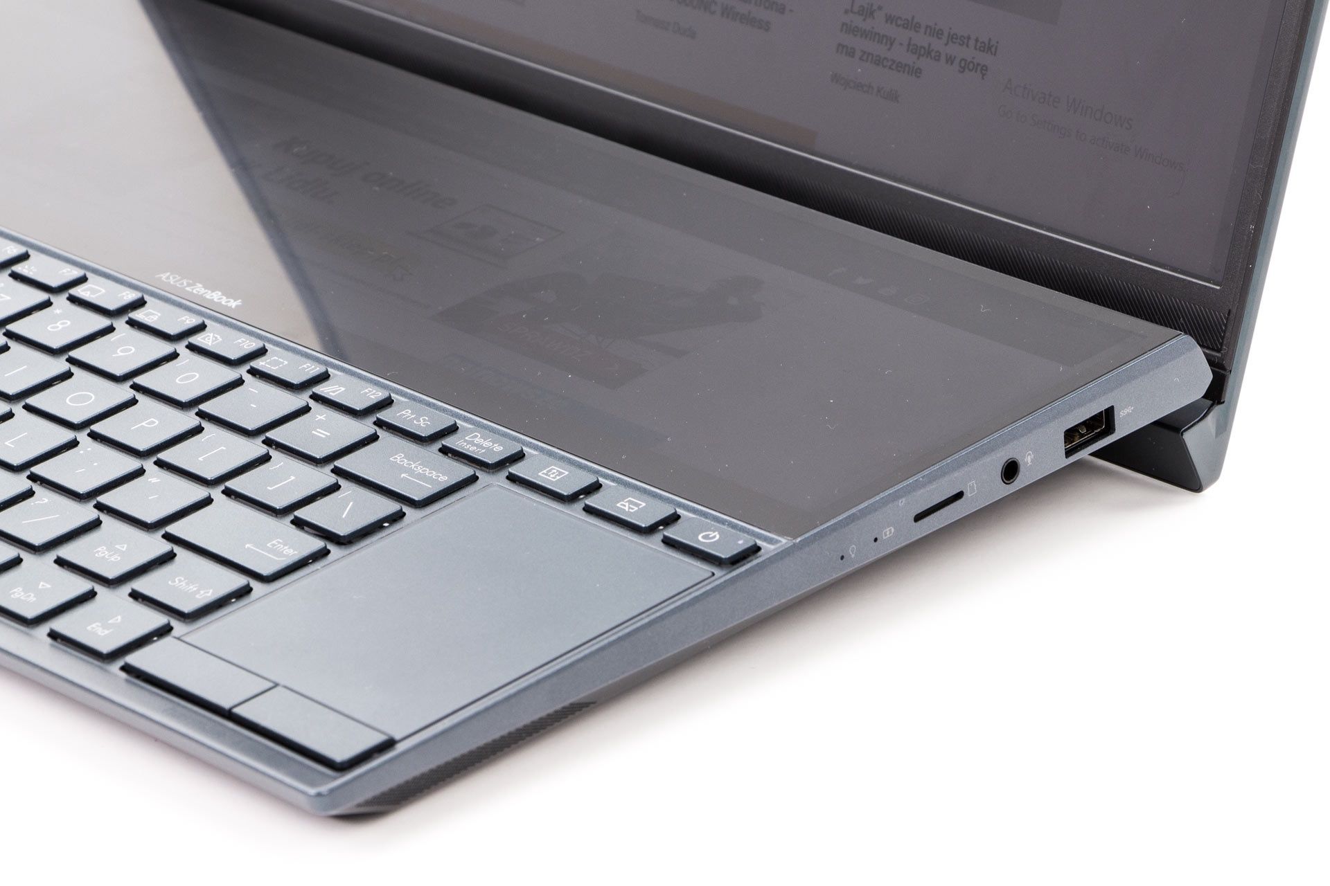 Asus ZenBook Duo 14 prawy bok