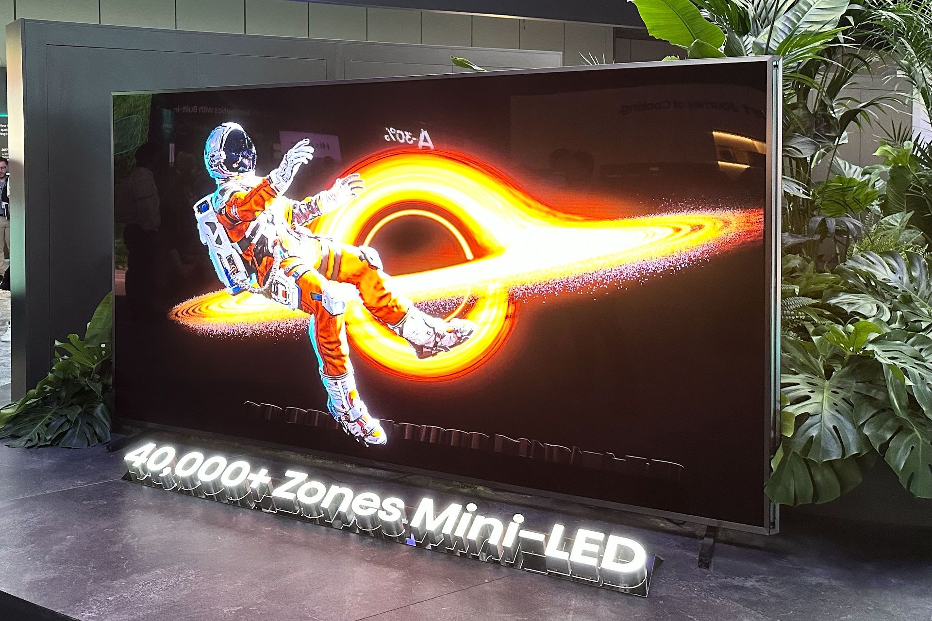 IFA 2024 - Hisense ULED-X UXNQ?