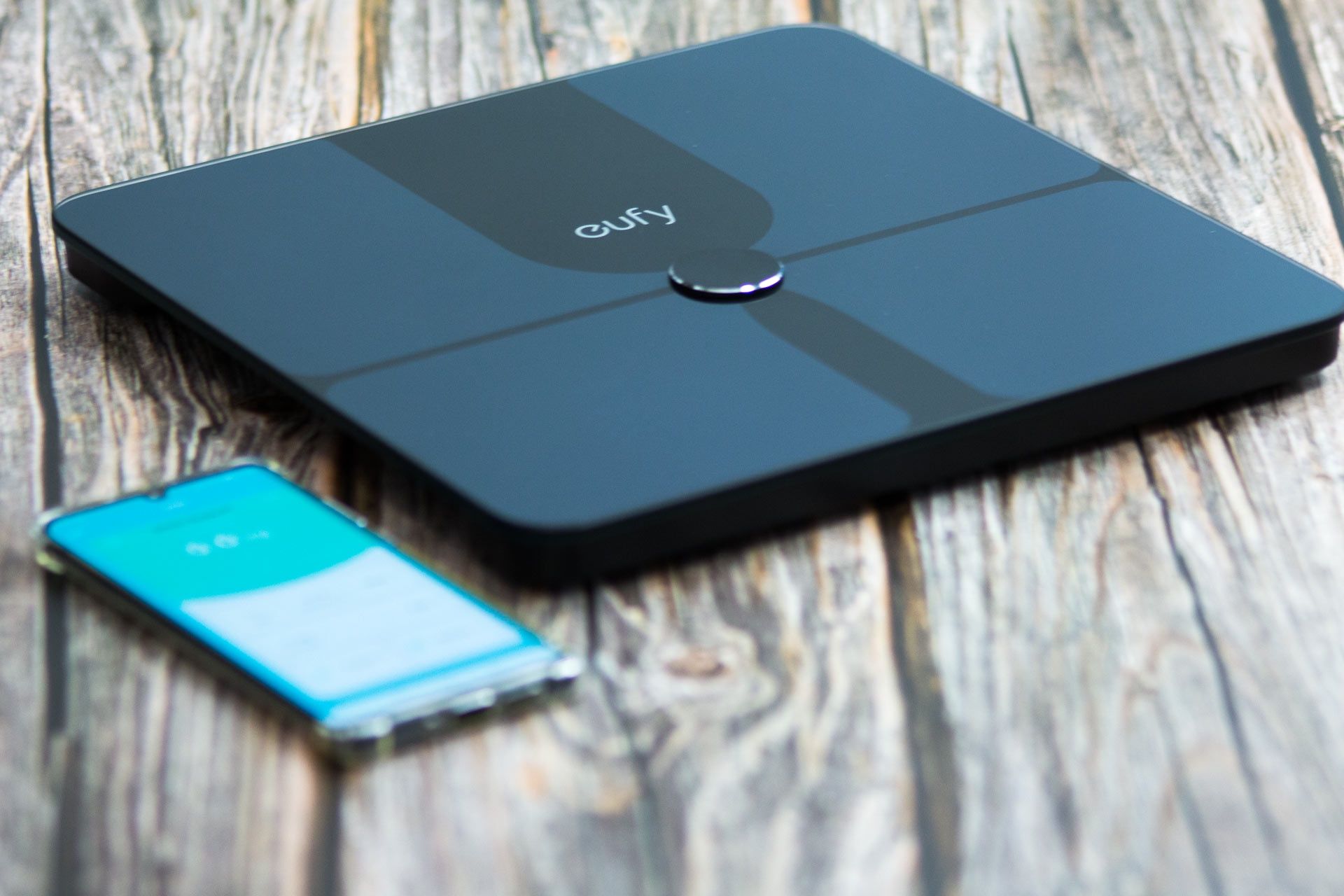 Eufy Smart Scale P1 - waga i smartfon
