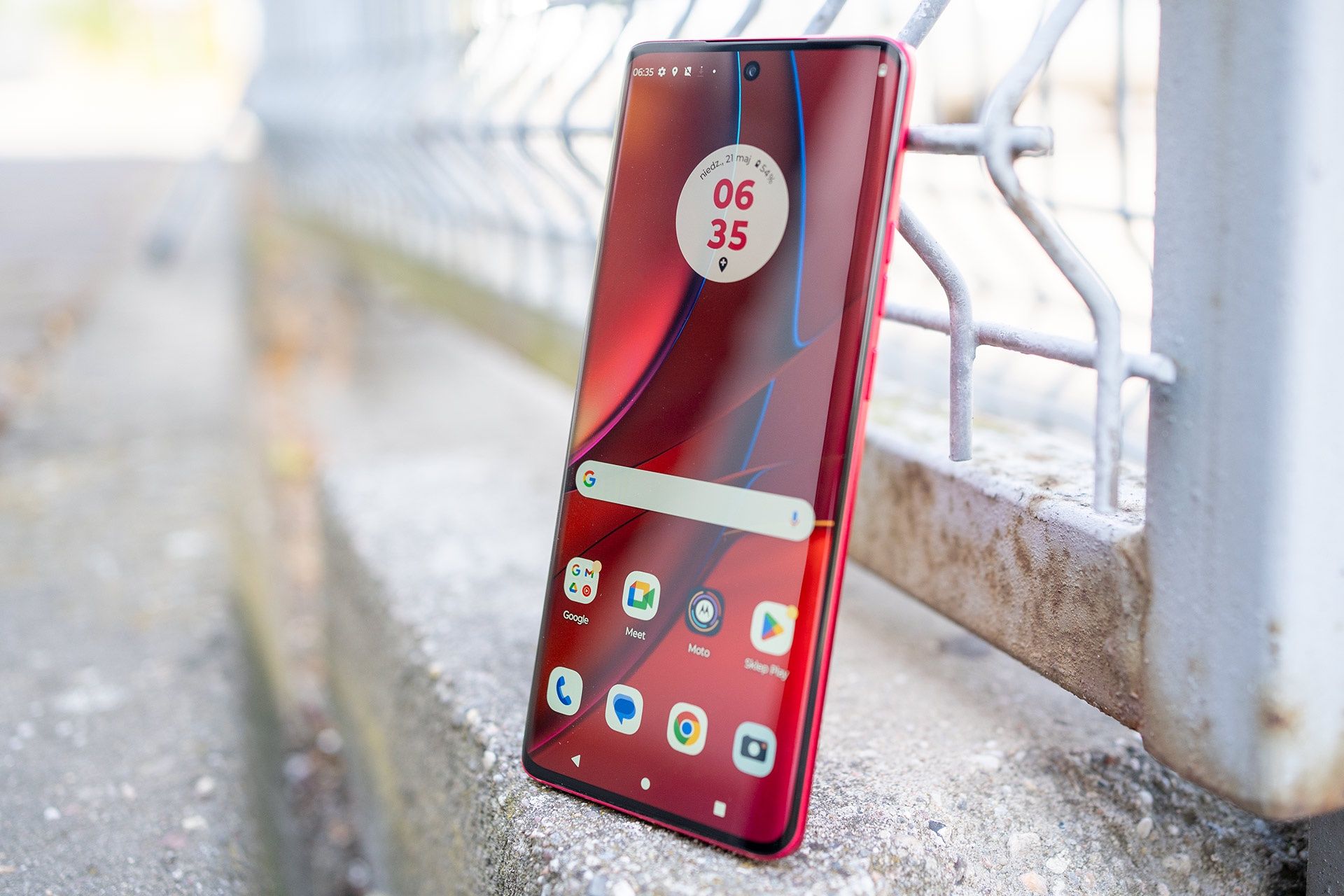 Motorola Edge 40 Viva Magenta - wyrazisty kolor