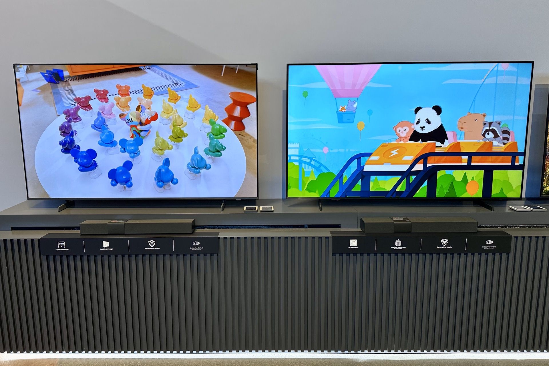 World of Samsung 2025 - Crystal UHD LED i Q7F