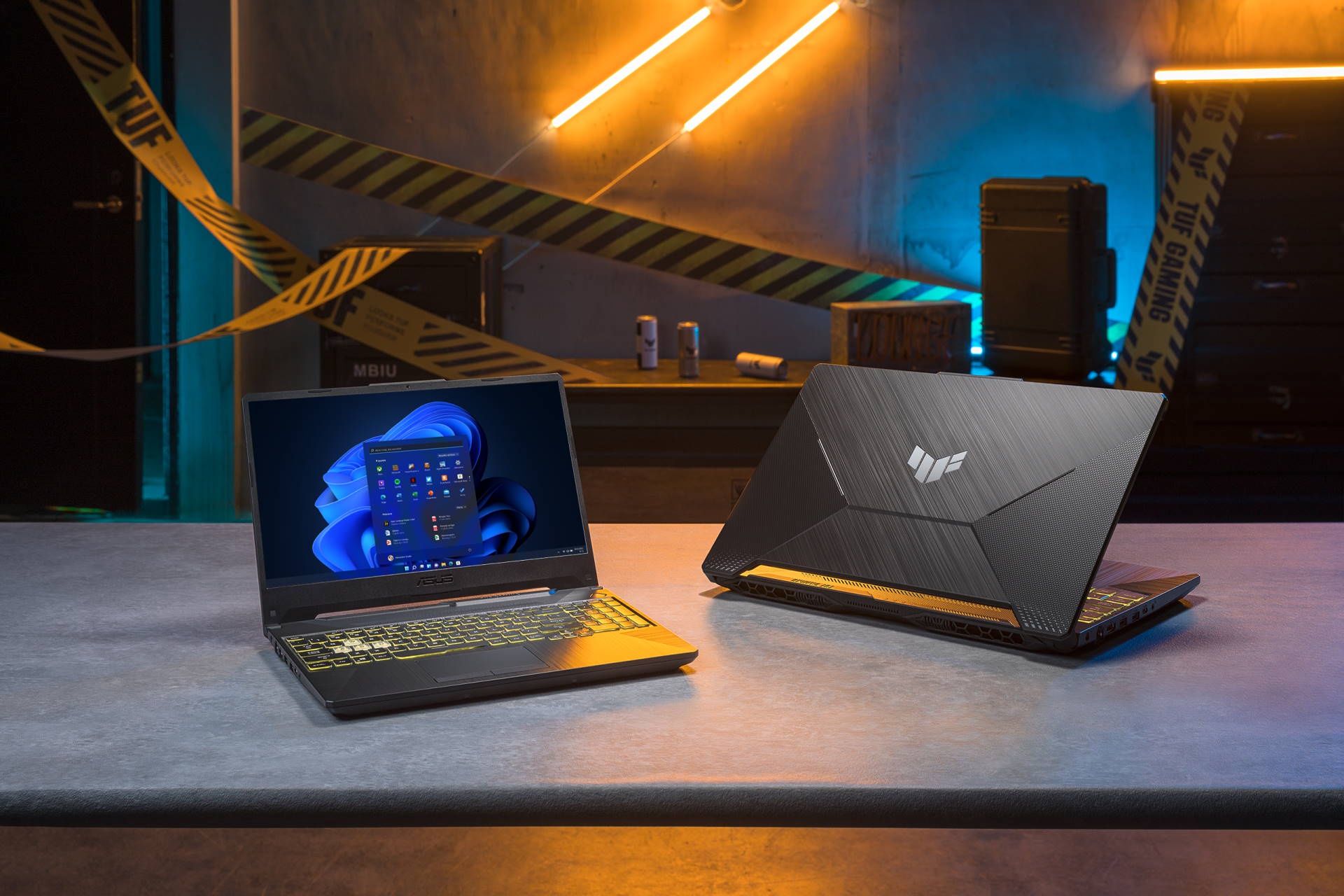 ASUS TUF Gaming F15 - z tyłu
