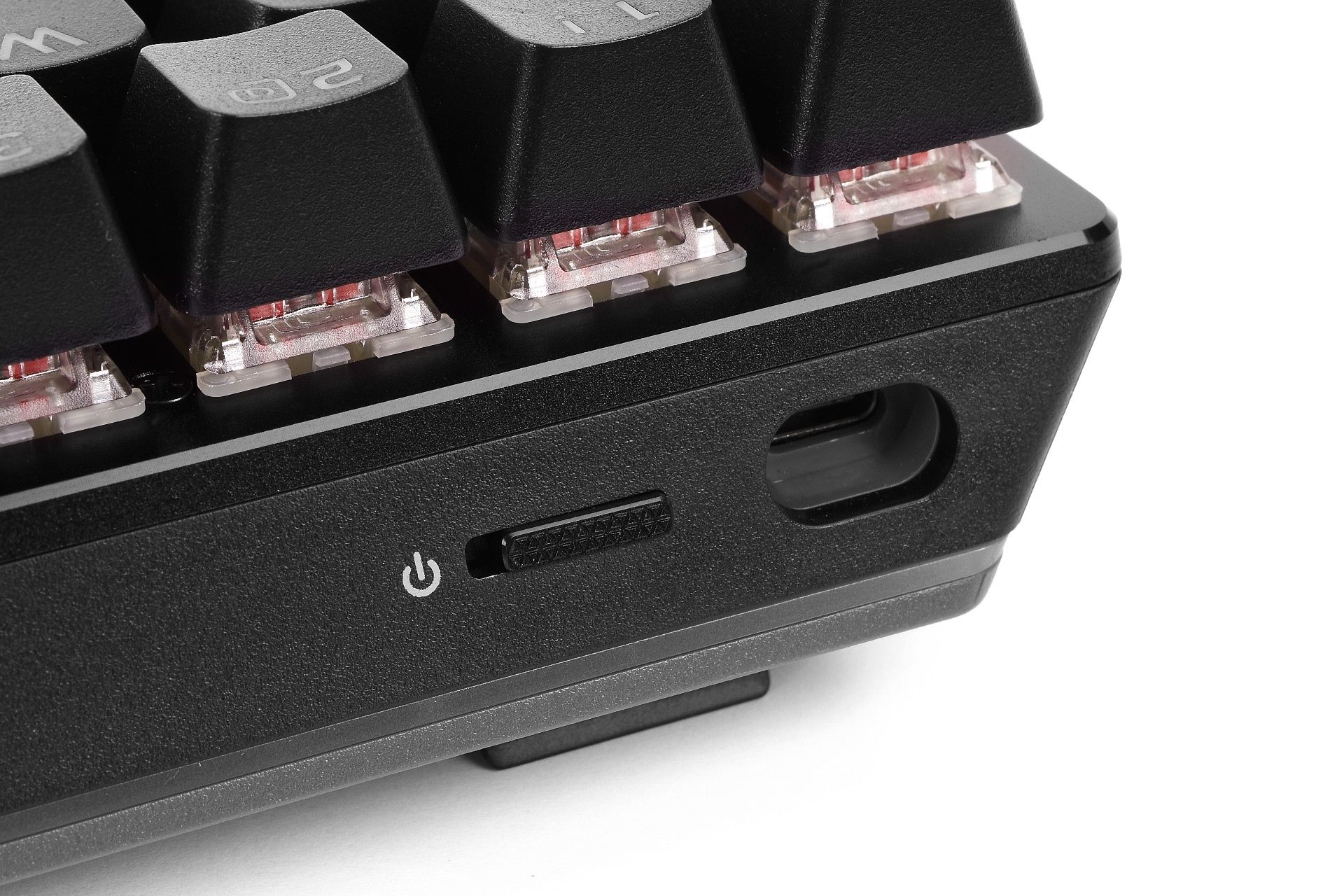 Corsair K70 RG Pro Mini Wireless - włącznik i gniazdo USB-C