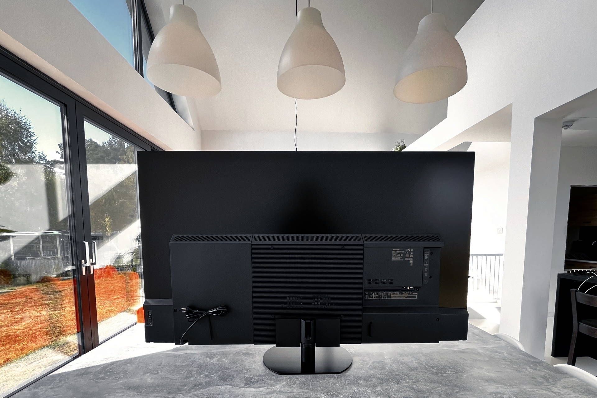 Panasonic TX-65JZ1500 - z tyłu