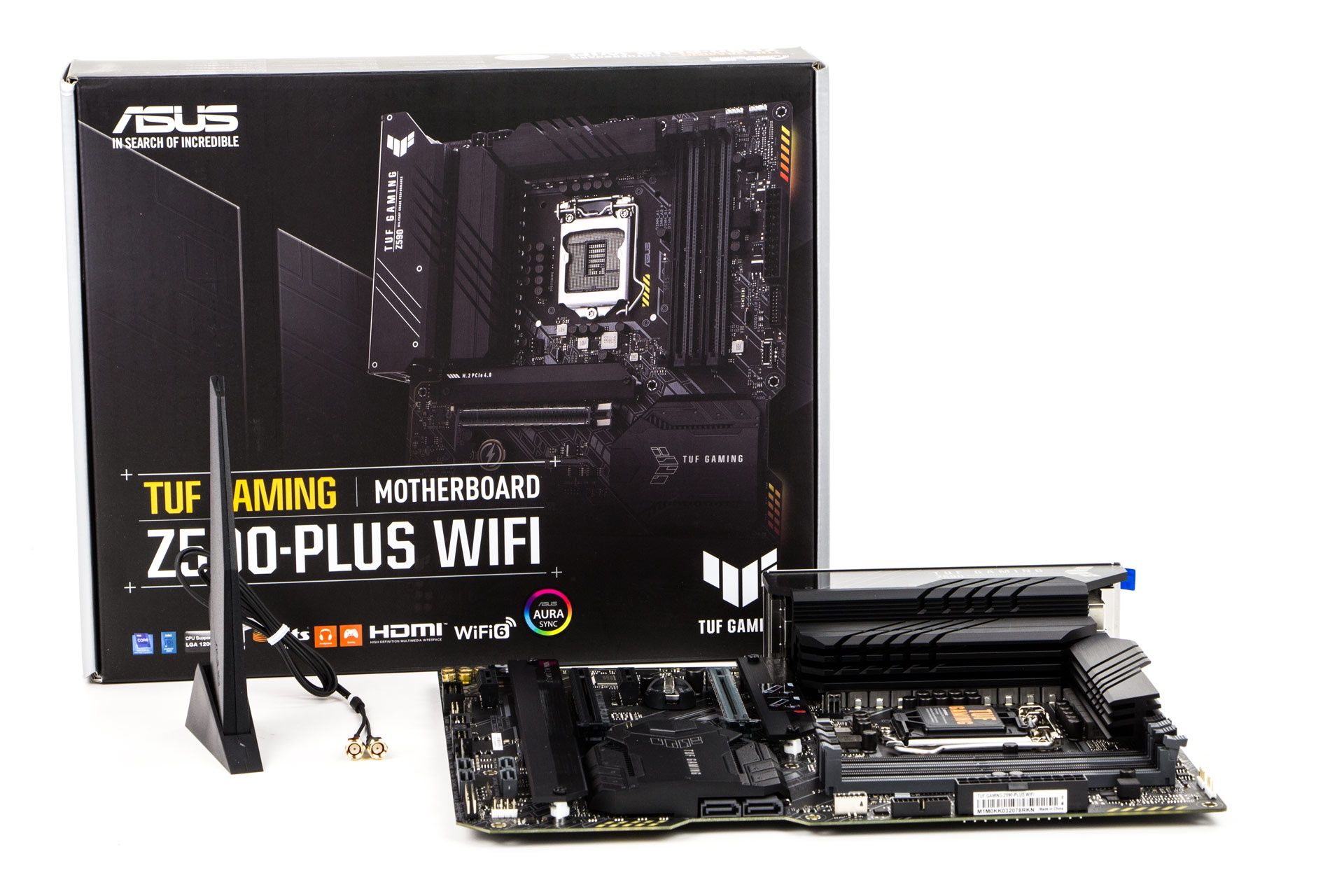 Płyta główna ASUS TUF Gaming Z590-Plus Wi-Fi - obok pudełka
