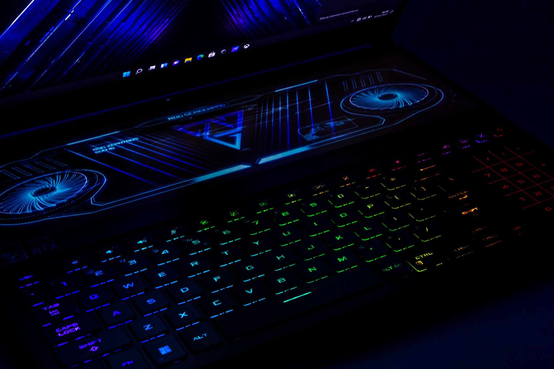 ASUS ROG Zephyrus Duo 16 - podświetlenie klawiszy