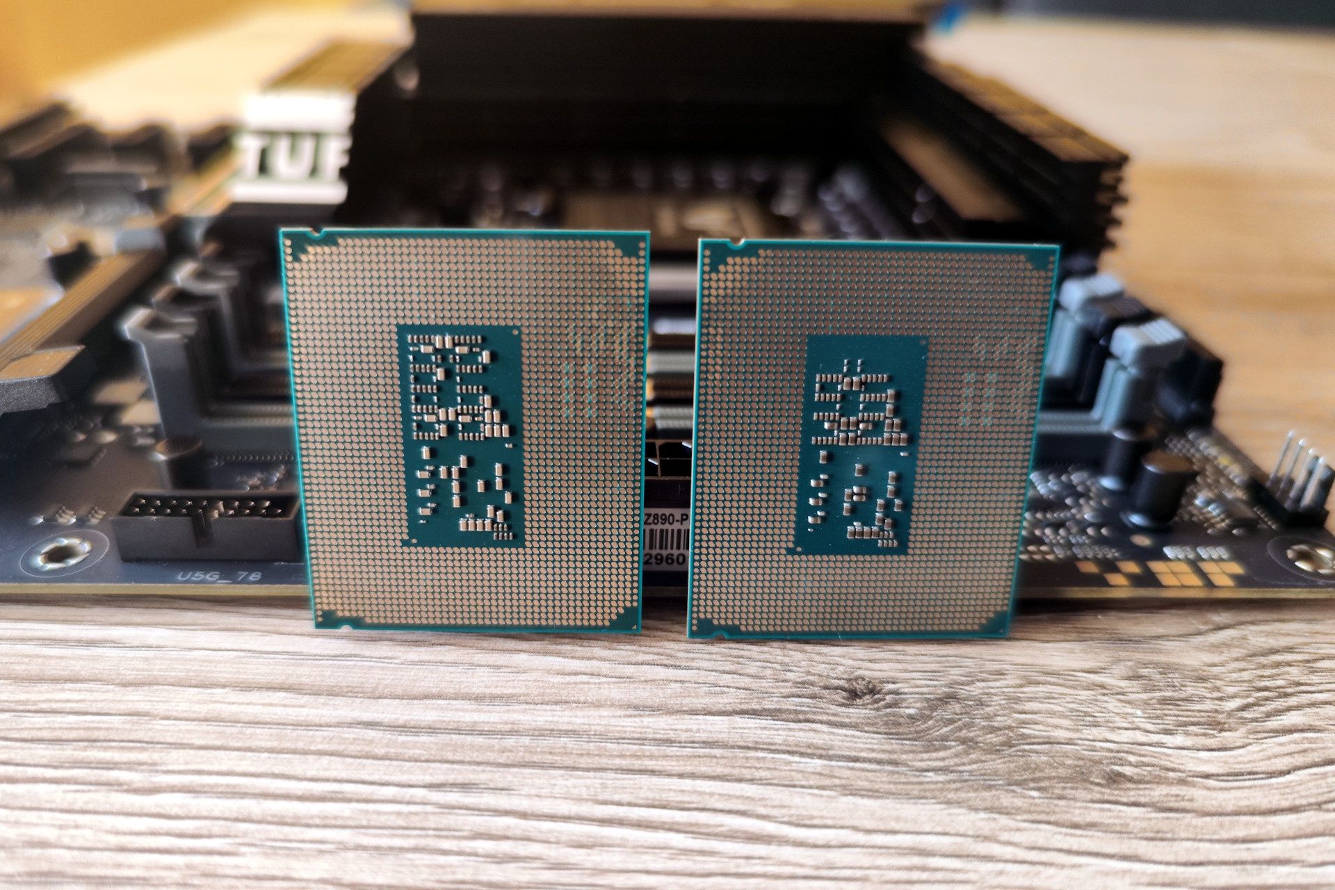 Intel Core Ultra 5 225F i 235