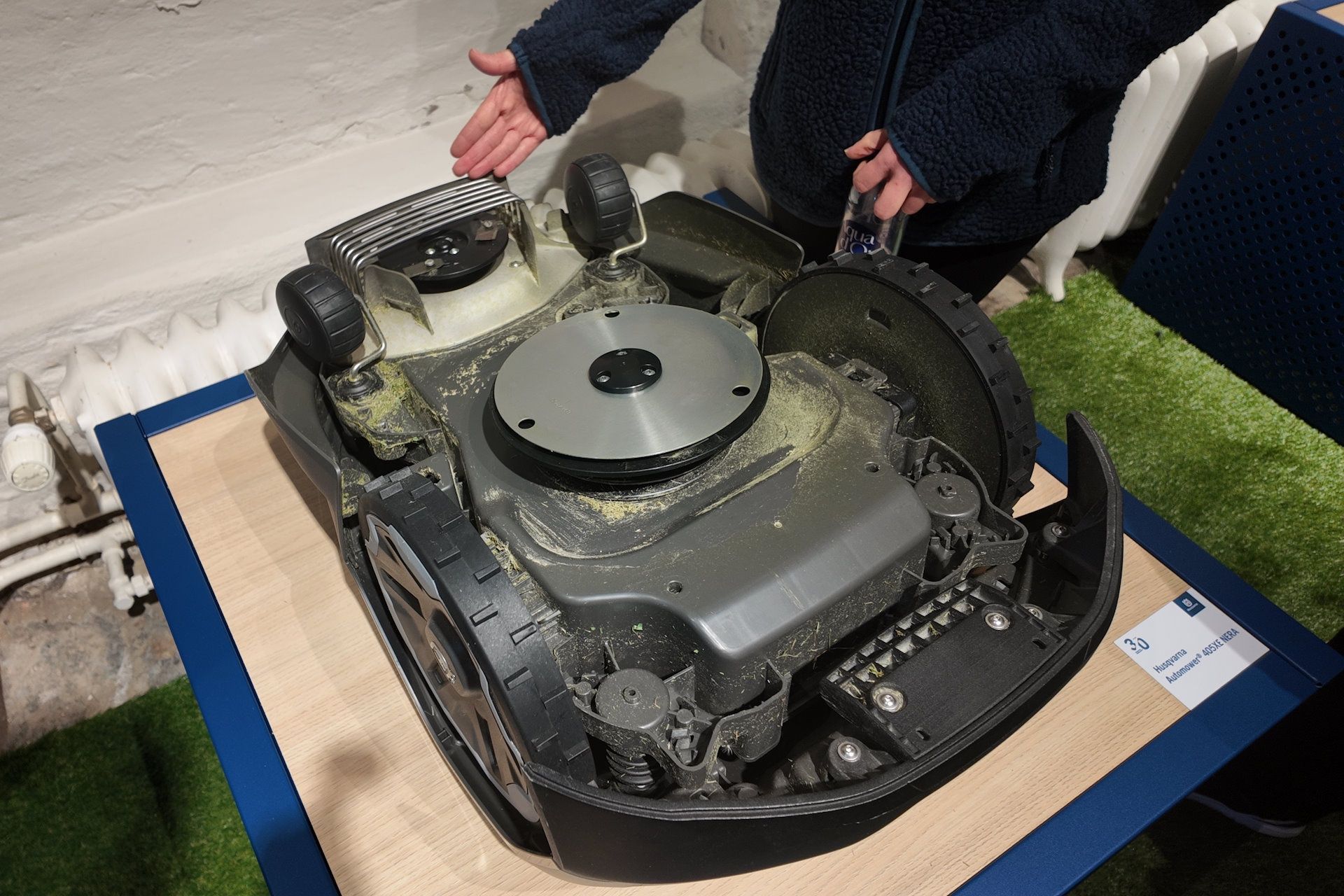 Husqvarna - robot od spodu