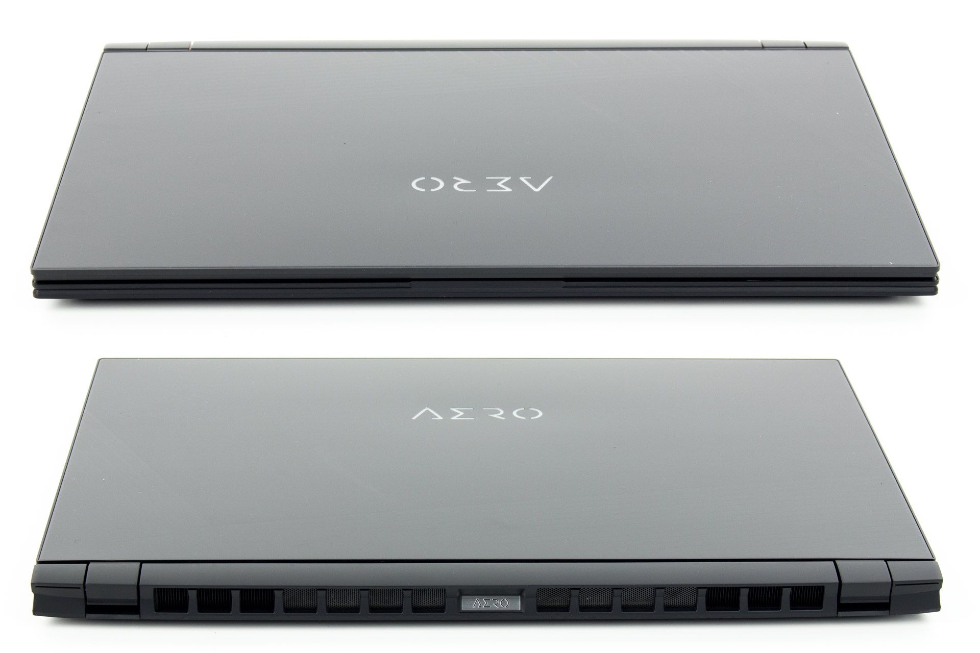 Gigabyte AERO 17 HDR YC - Pokrywa i widok z tyłu