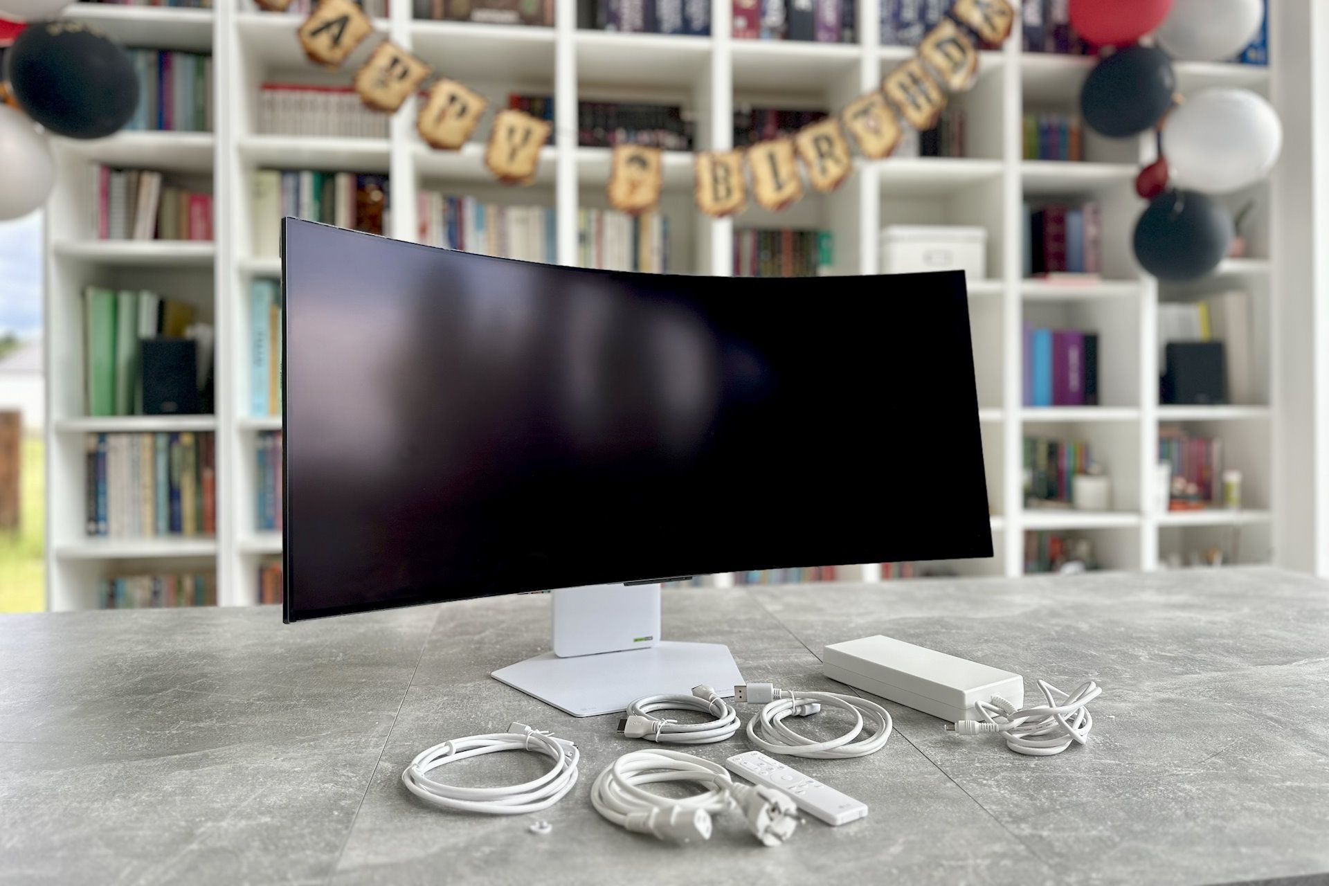 LG UltraGear 34GX90SA - zawartość zestawu