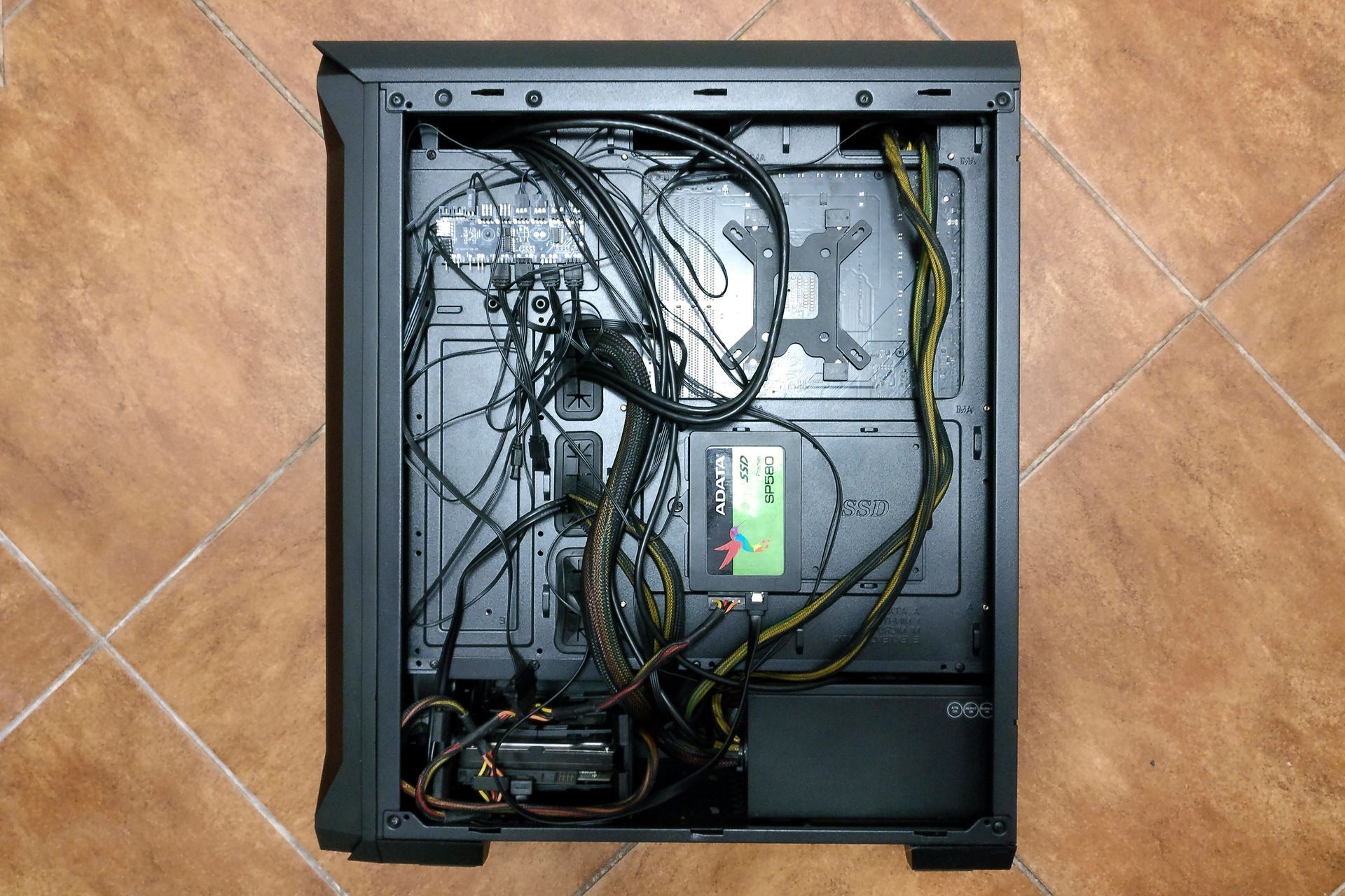 Genesis Irid 505 ARGB - składanie komputera