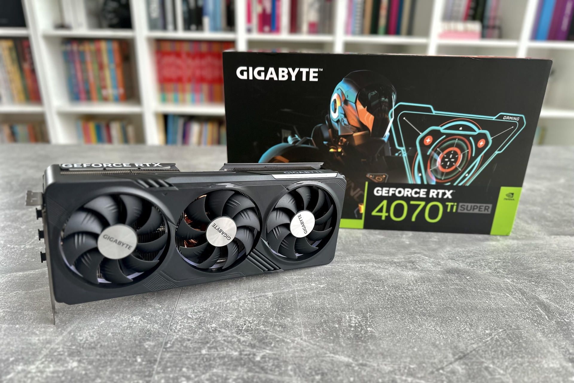 Gigabyte GeForce RTX 4070 Ti Super Gaming OC - razem z opakowaniem