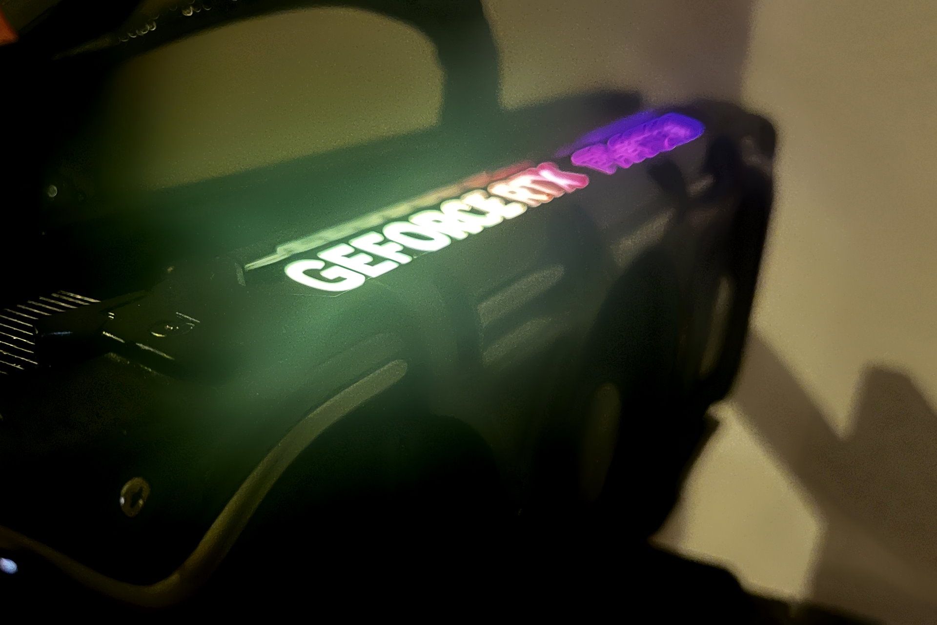 Gainward GeForce RTX 4080 Phantom GS - RGB