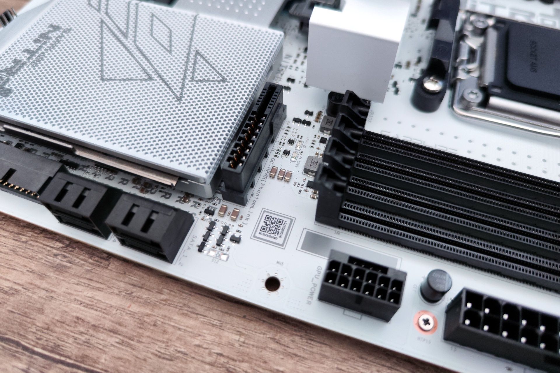 Sapphire Nitro+ X870EA PhantomLink Edition