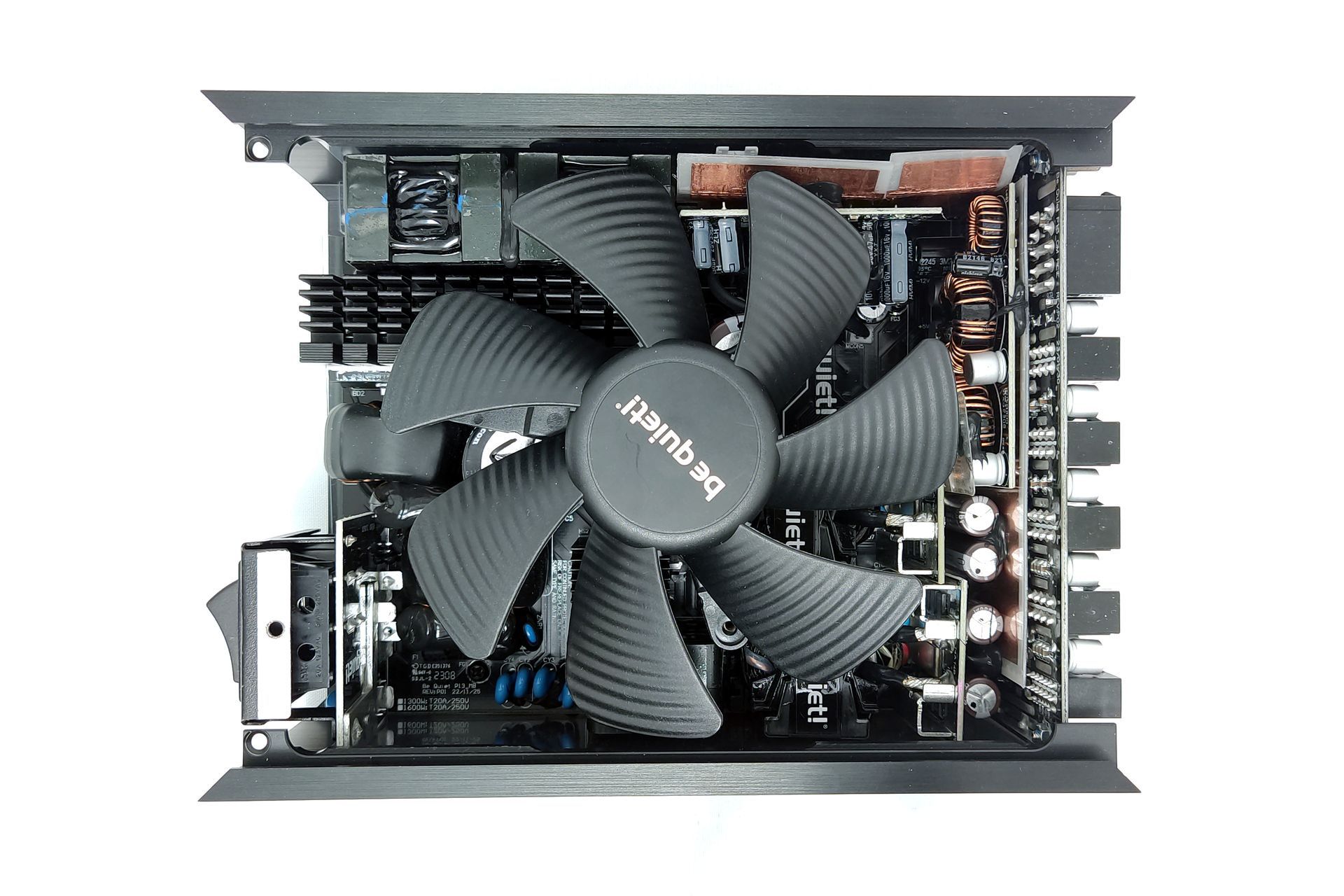 be quiet! Dark Power Pro 13 1300W - wnętrze