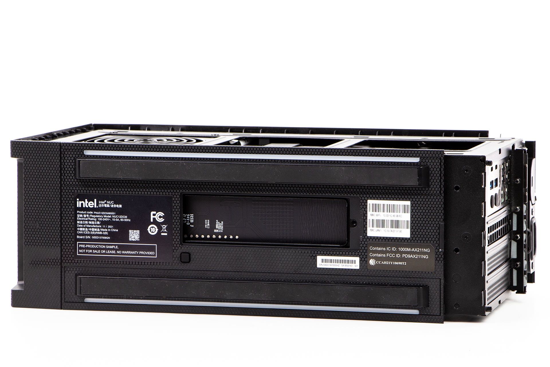 Intel NUC Extreme 12th - od spodu