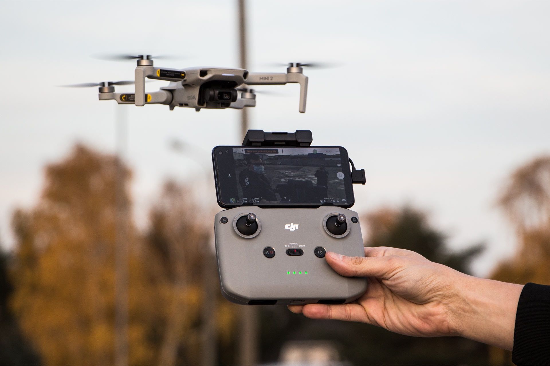DJI Mini 2 - dron i aparatura