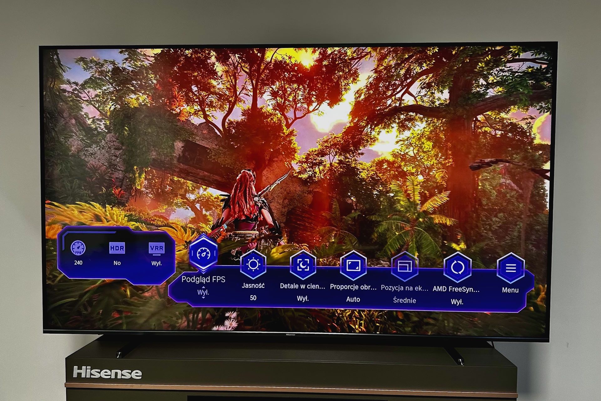 Hisense 100E7NQ PRO - panel gracza