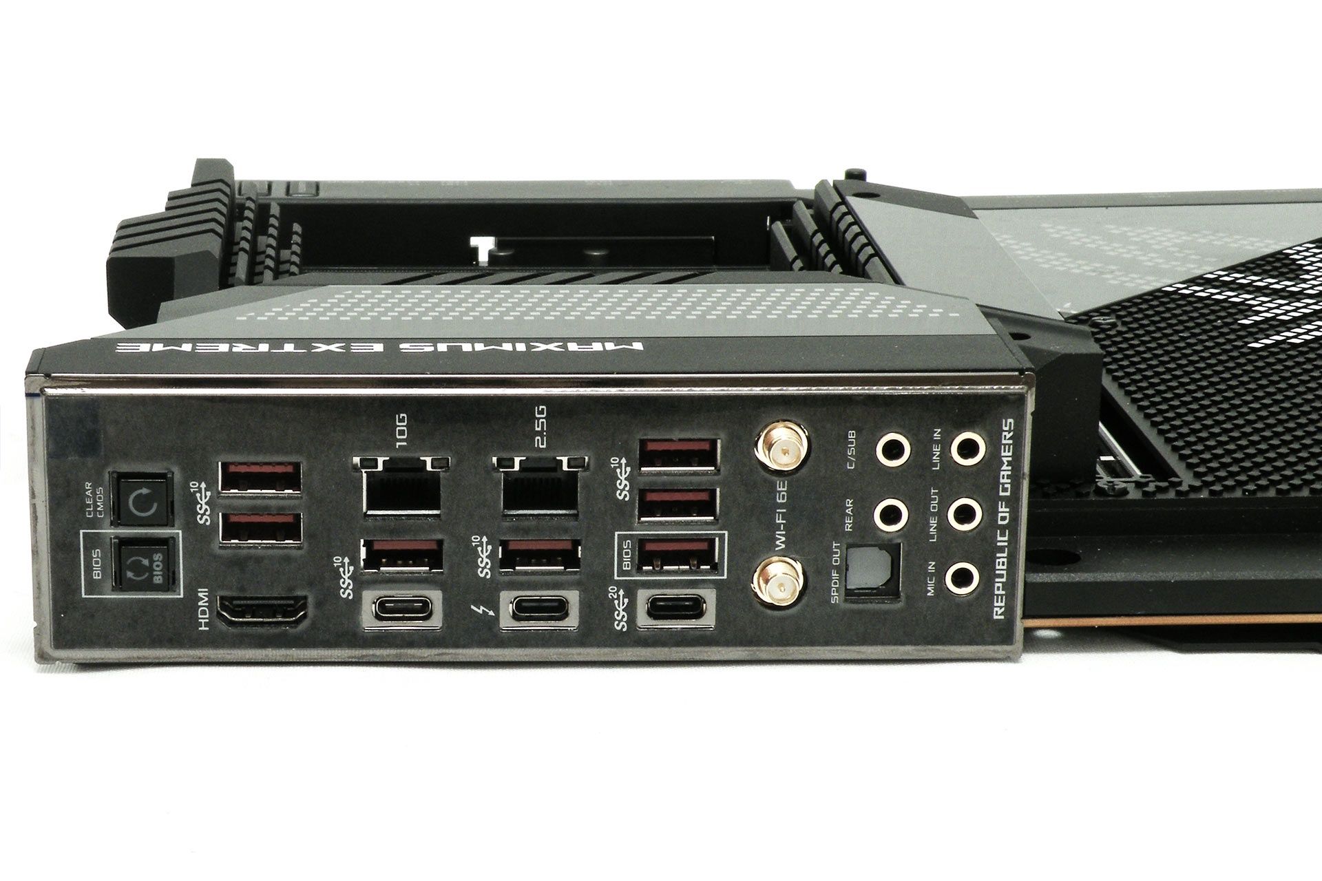 ASUS ROG Maximus Z690 Extreme - porty na tylnym panelu