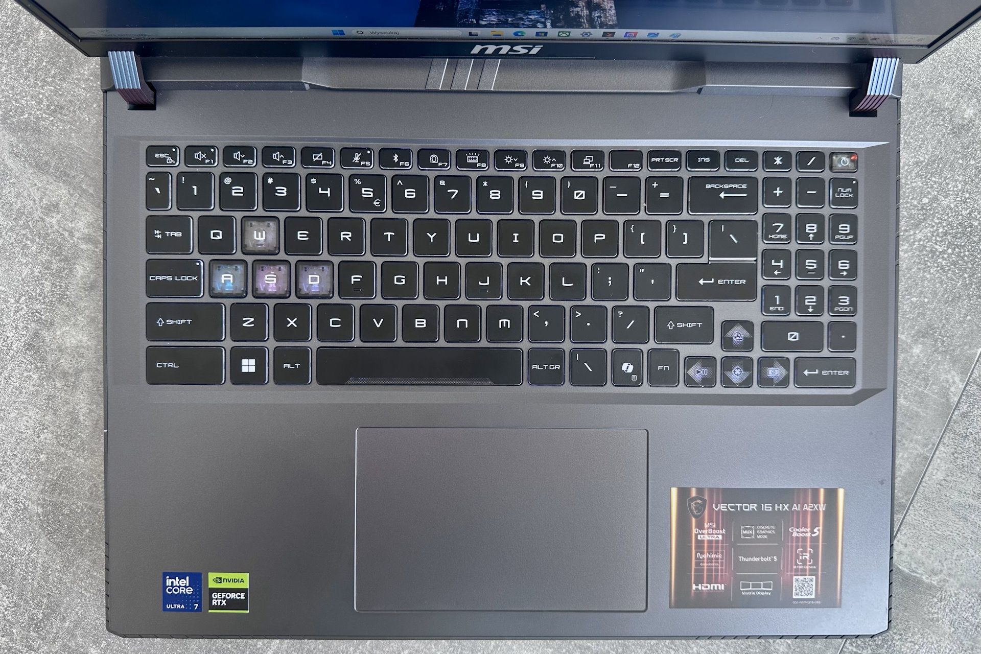 MSI Vector 16 HX AI - pulpit