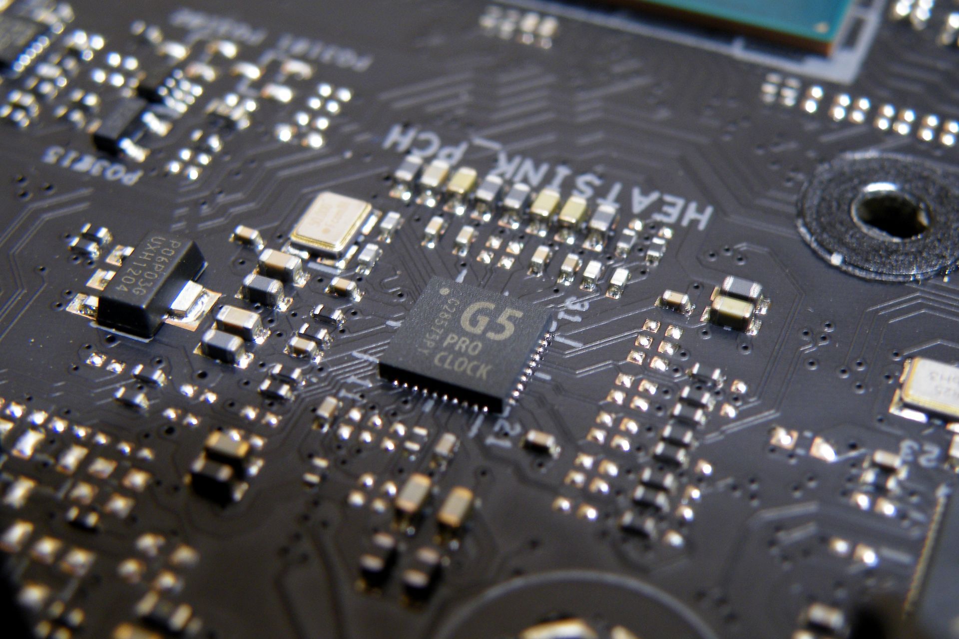 ASUS - generator BCLK