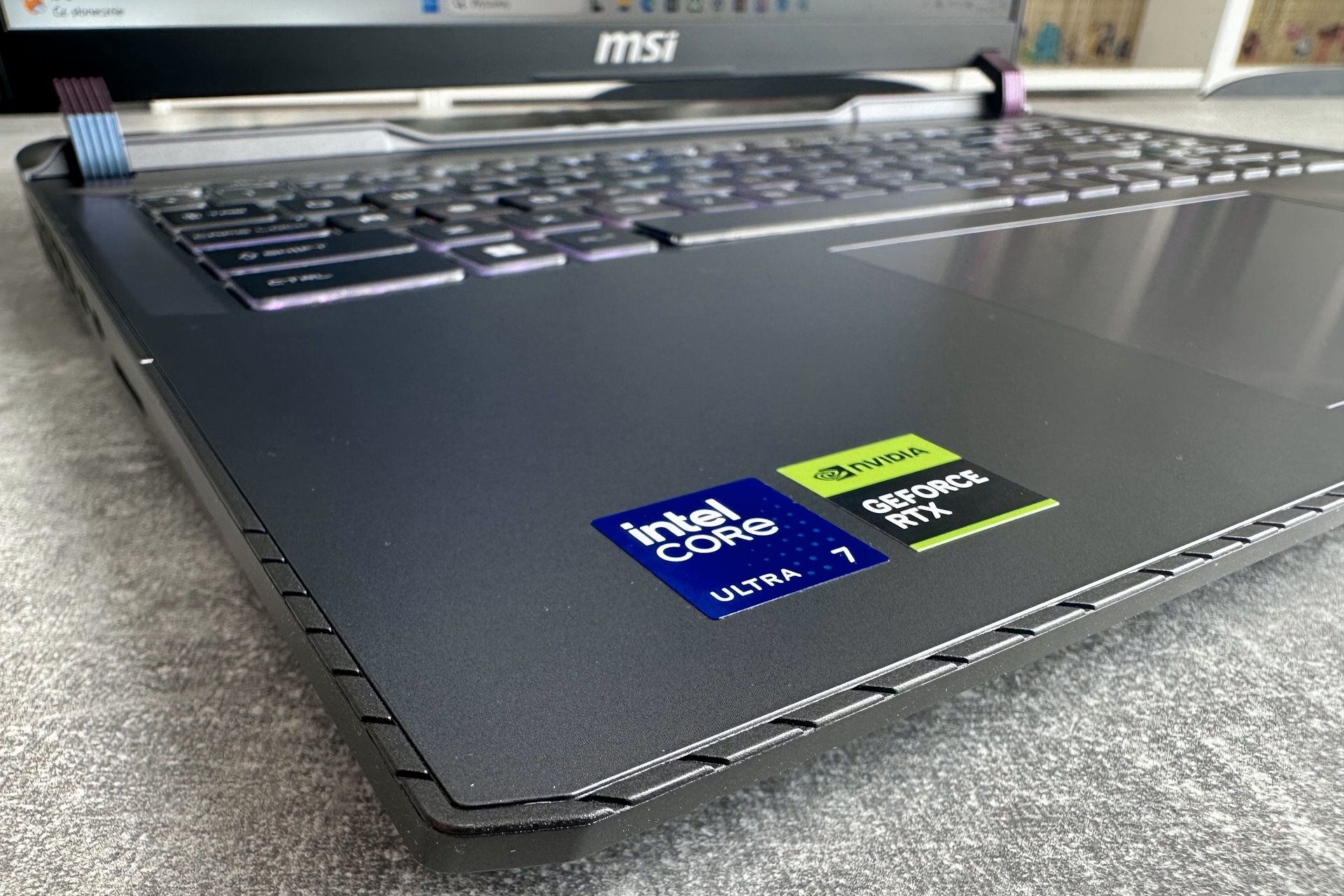 MSI Vector 16 HX AI - NVIDIA + Intel