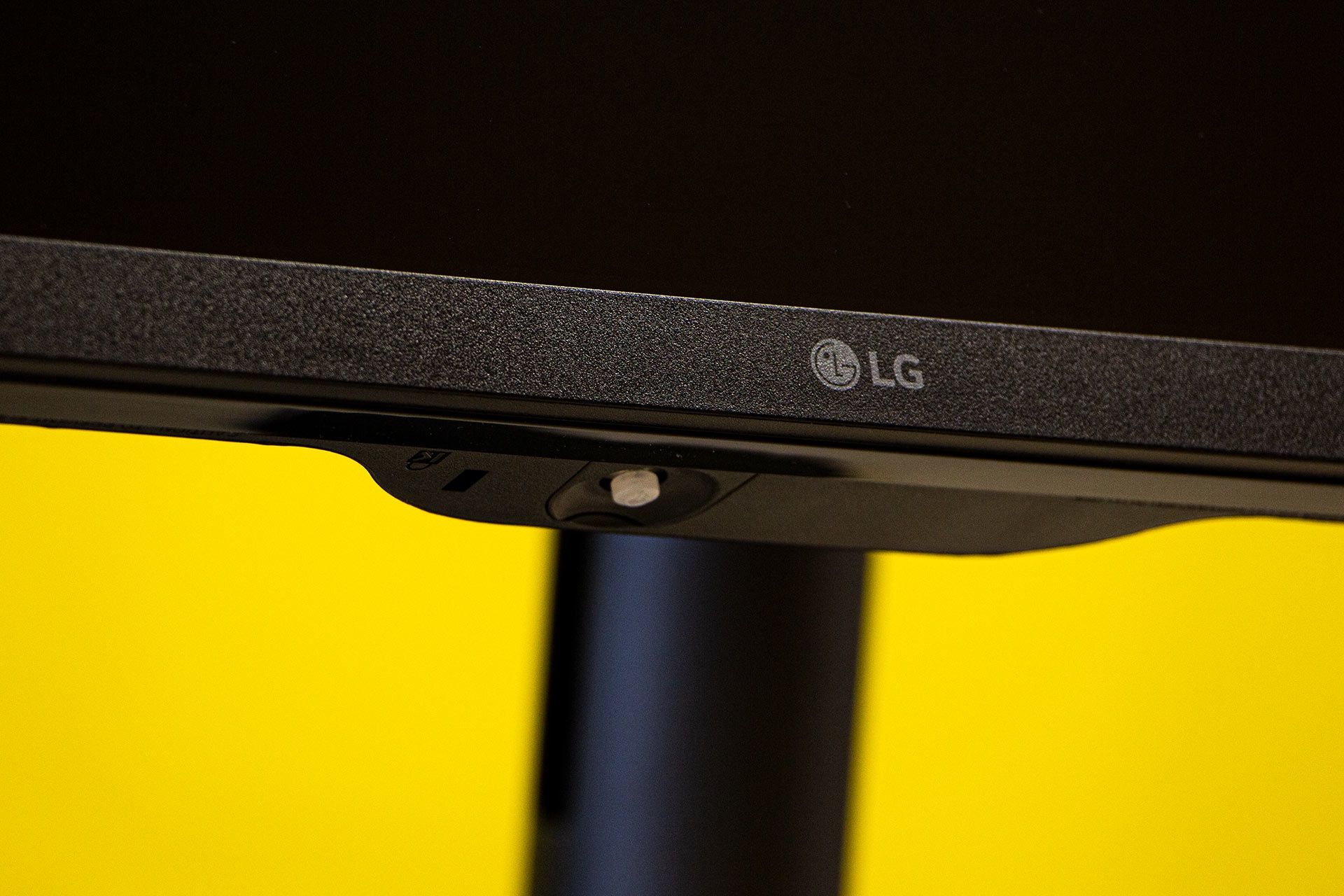 LG 27GN880-B Ergo - manipulator OSD
