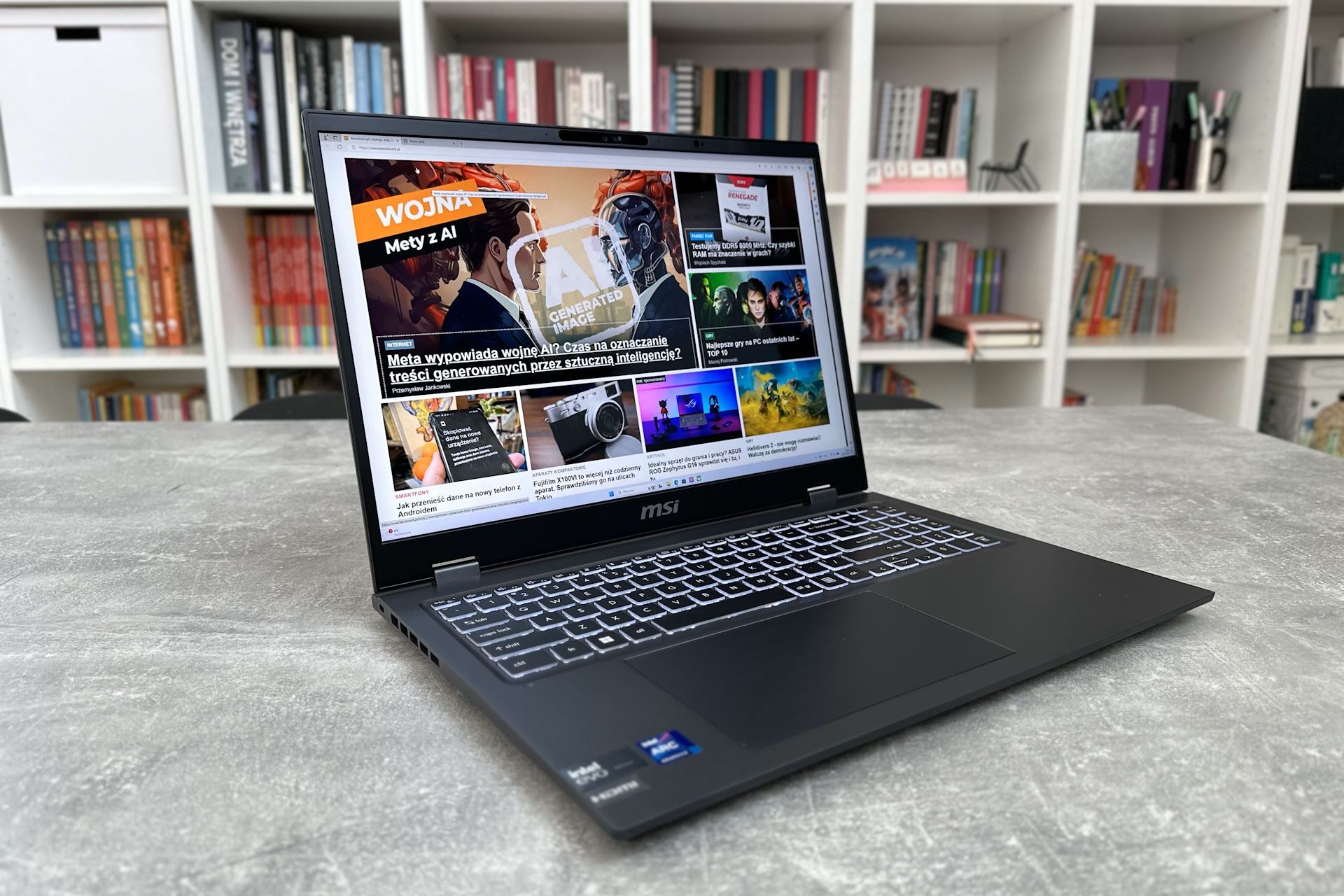MSI Prestige 16 AI Evo - z profilu