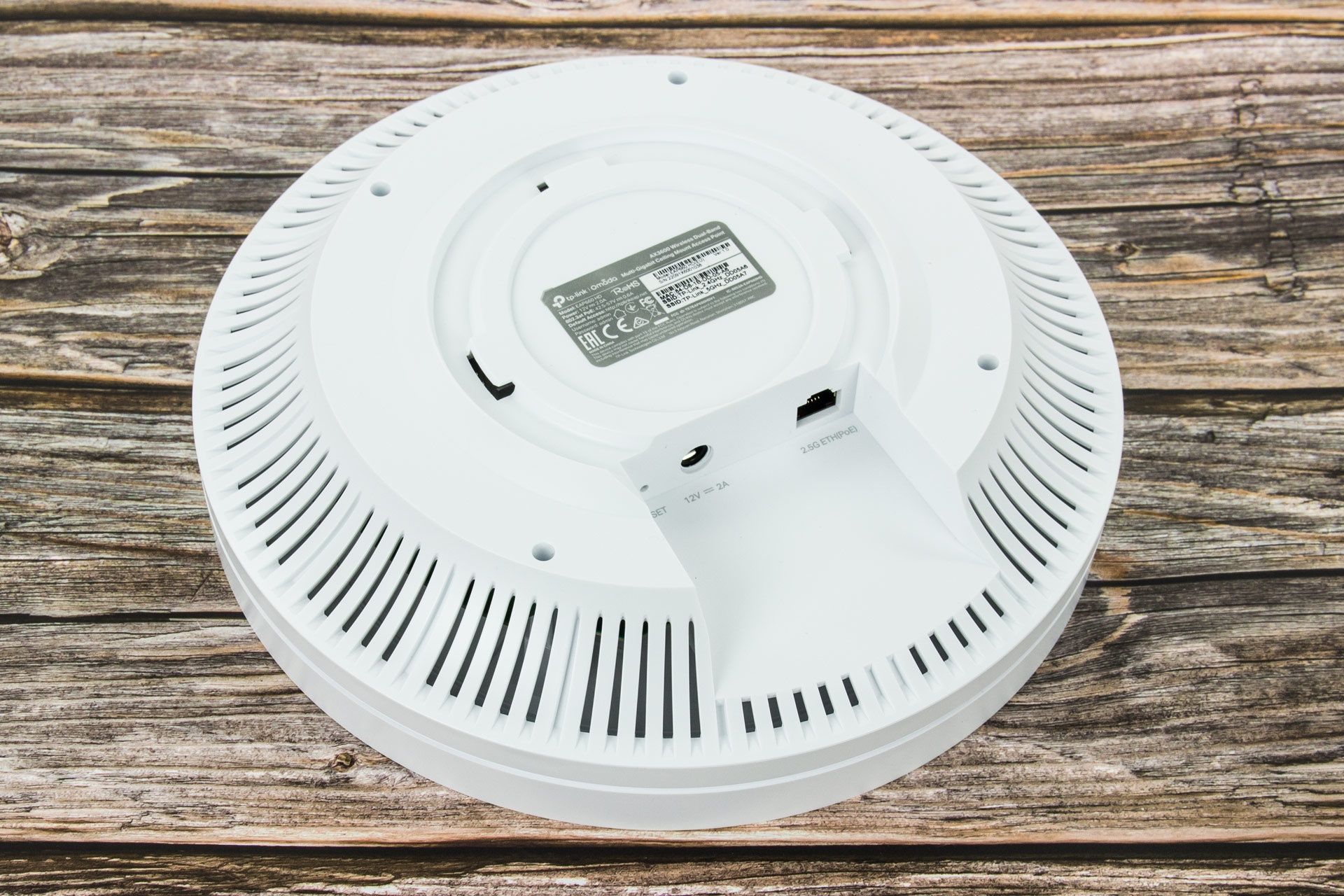 TP-Link Omada EAP660 HD - od spodu