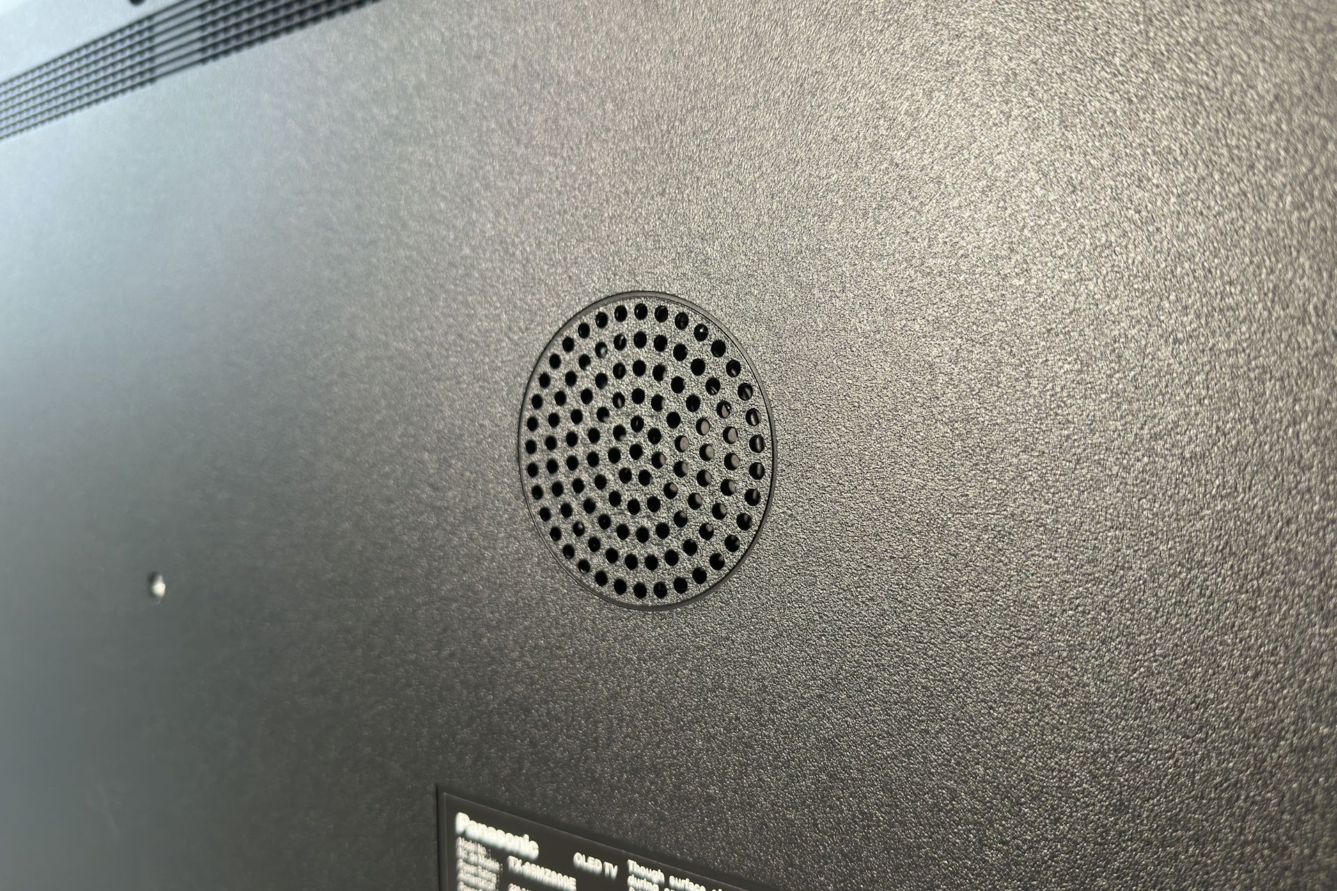Panasonic TX-65MZ800E - subwoofer