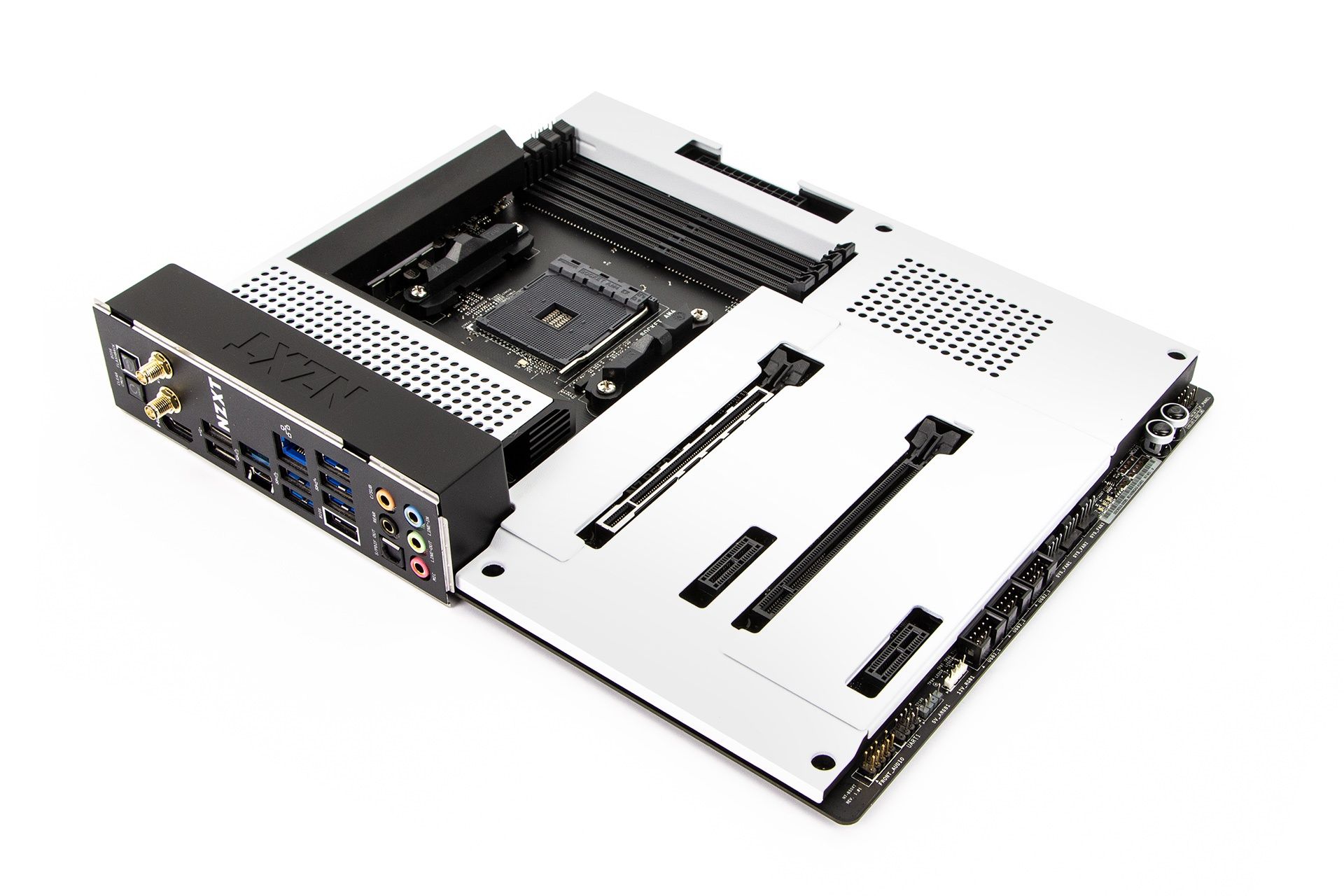NZXT N7 B550 - w całej okazałości