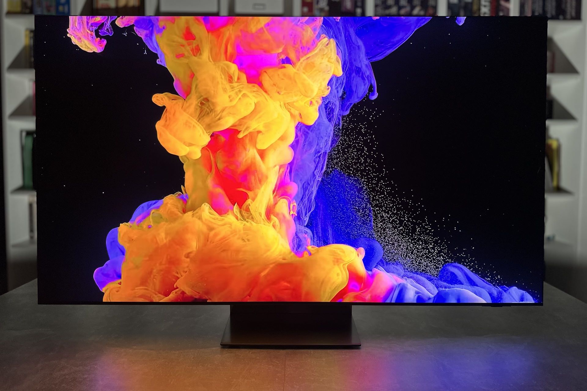 Samsung Excellence Line 8K QN900D - detale w czerni