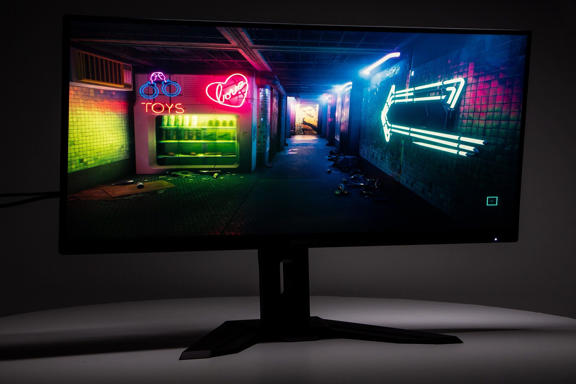 Gigabyte M34WQ - taki śliczny z przodu