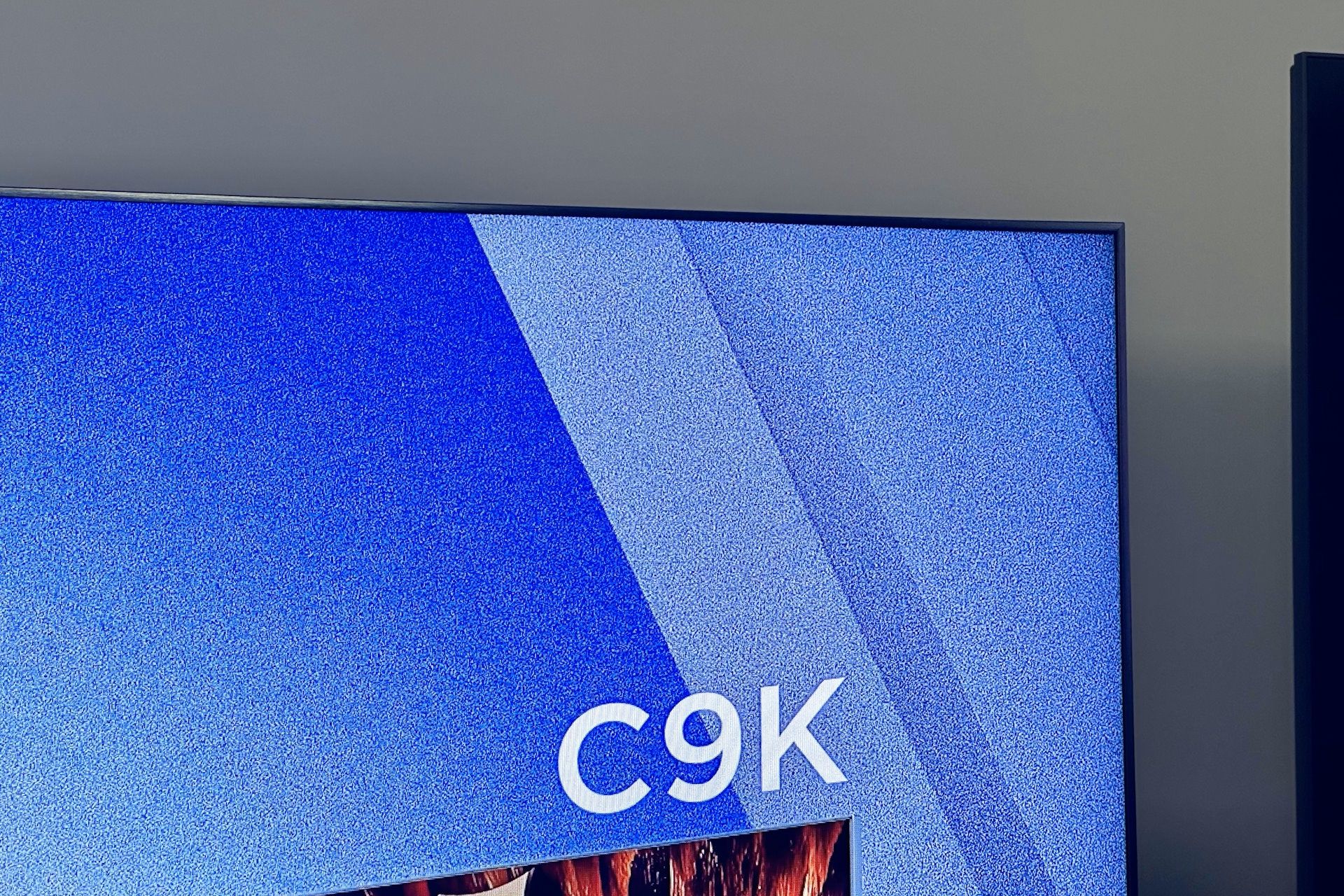TCL QD-Mini LED - zero ramek
