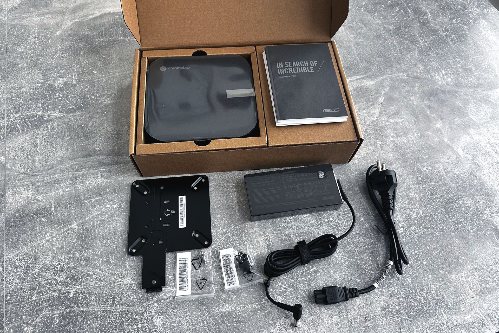 ASUS Chromebox 5 - zawartość zestawu