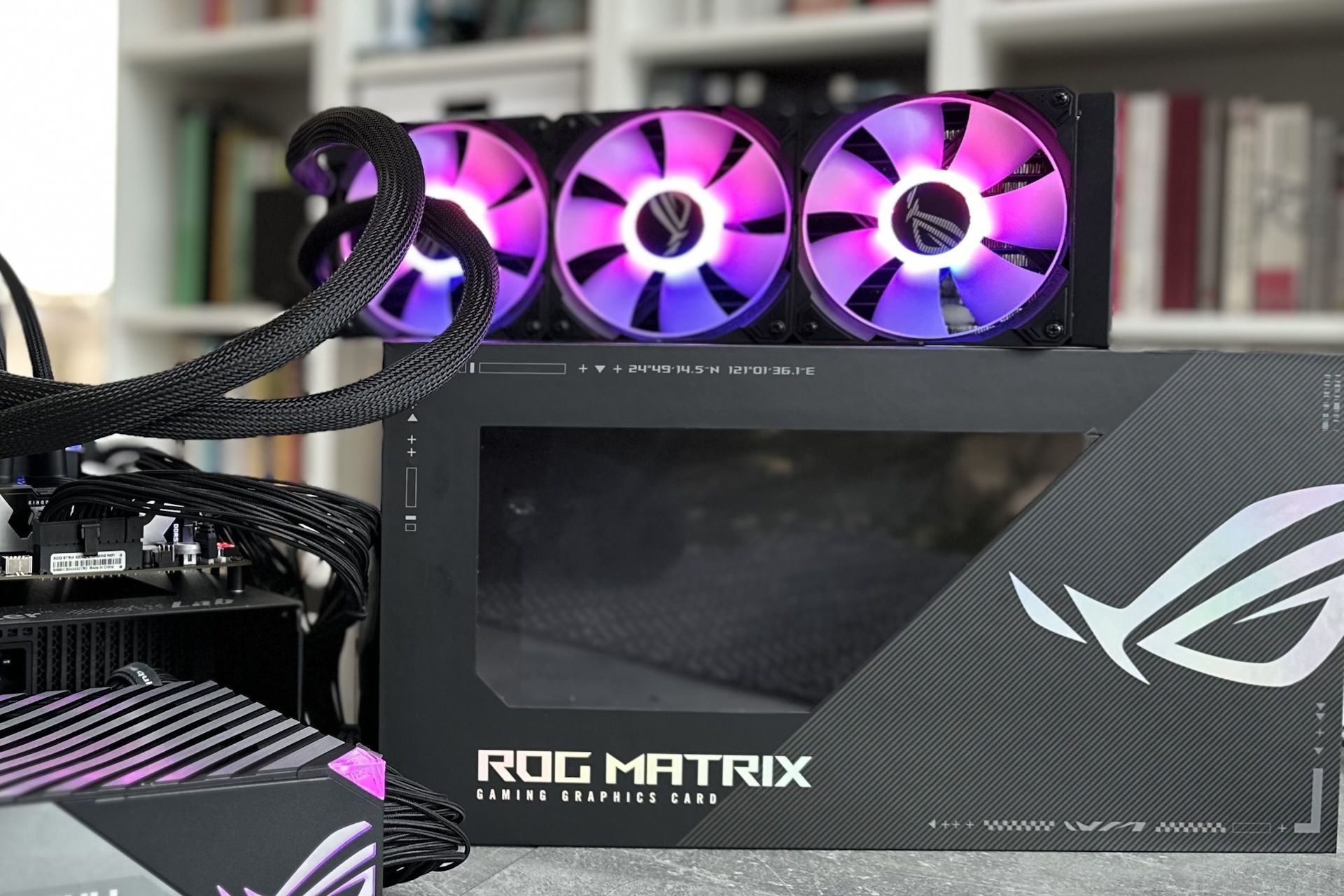 ASUS ROG Matrix Platinium GeForce RTX 4090 - podświetlenie na chłodnicy