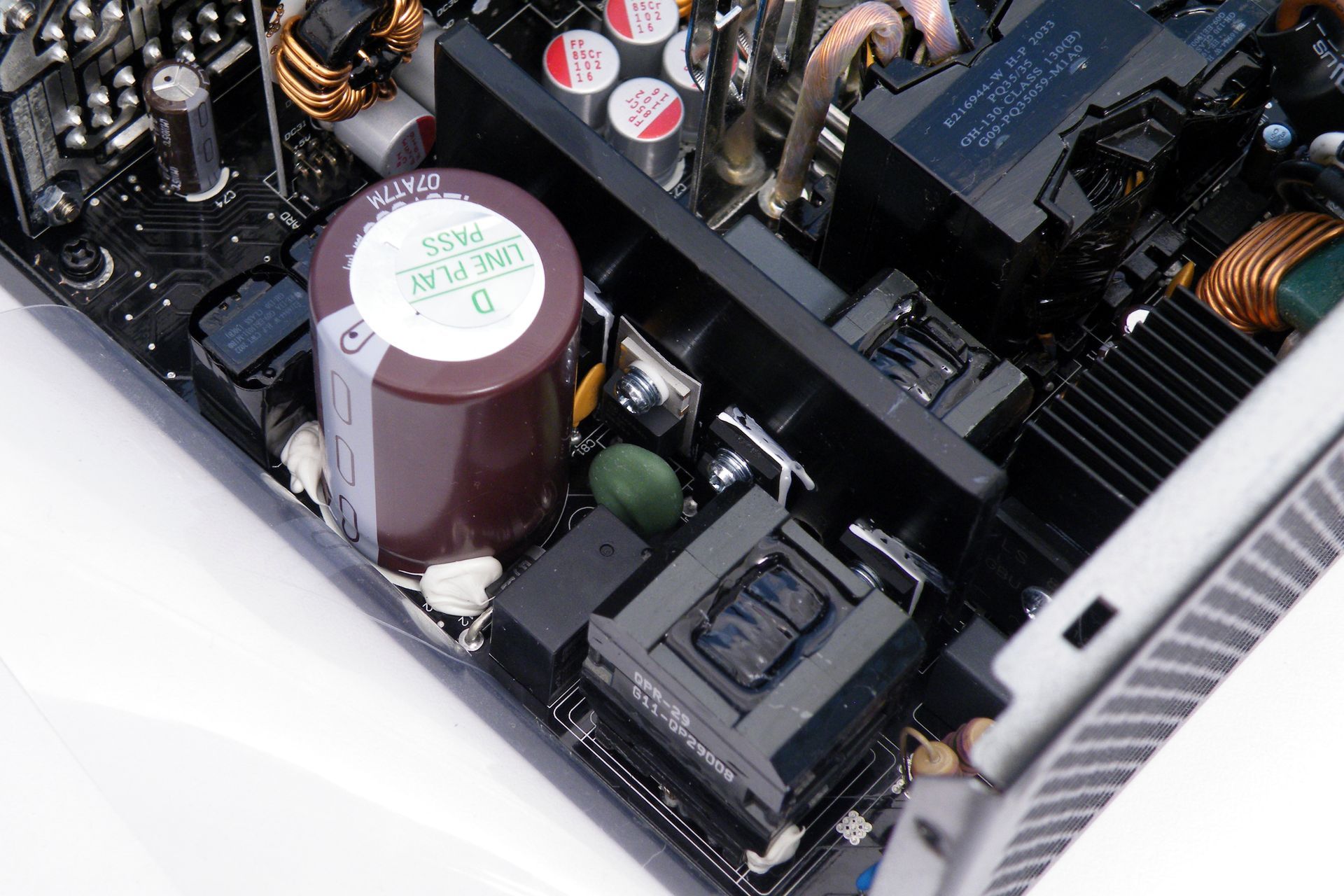 MSI MPG A750GF - strona pierwotna