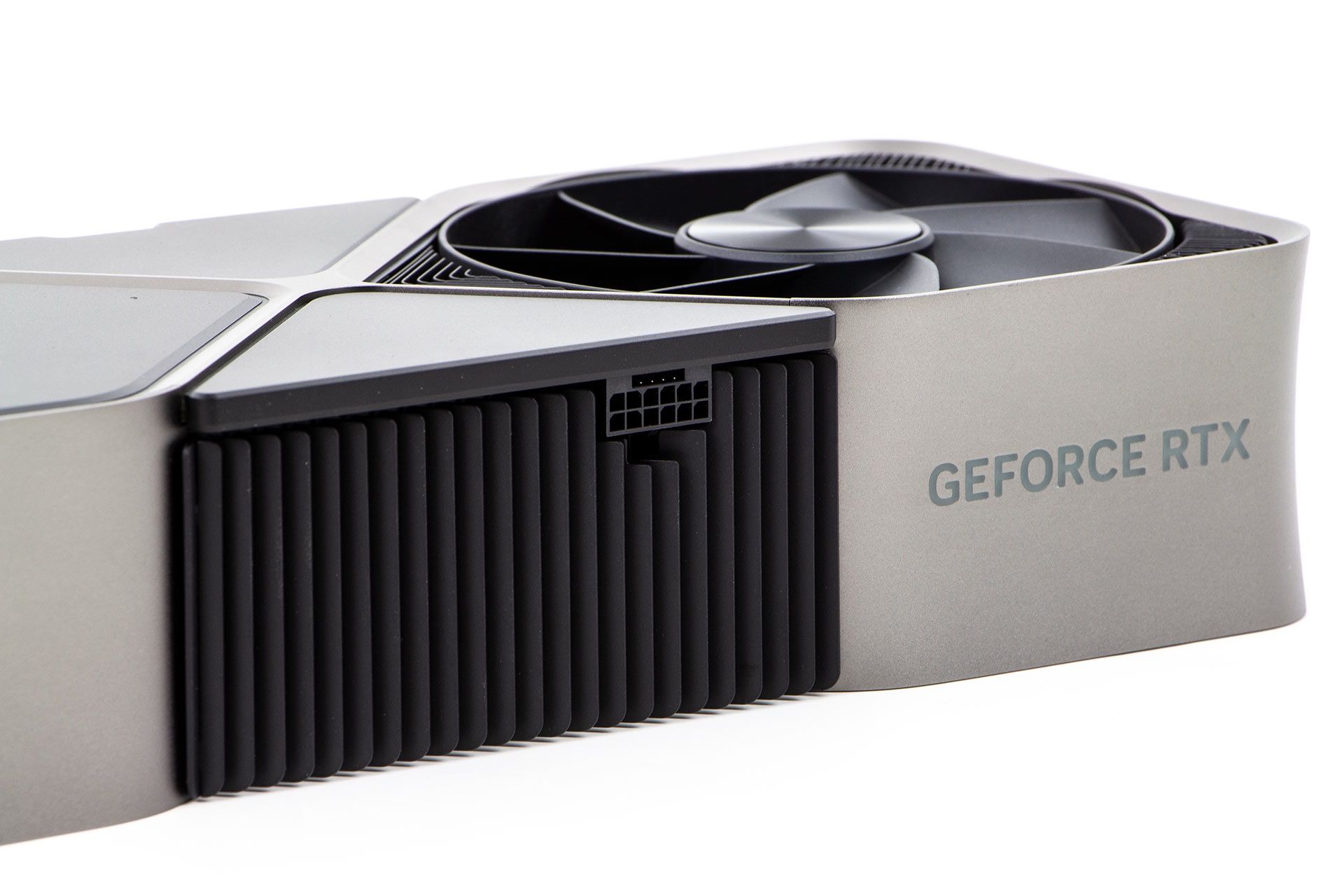 NVIDIA GeForce RTX 4080 Founders Edition - adapter