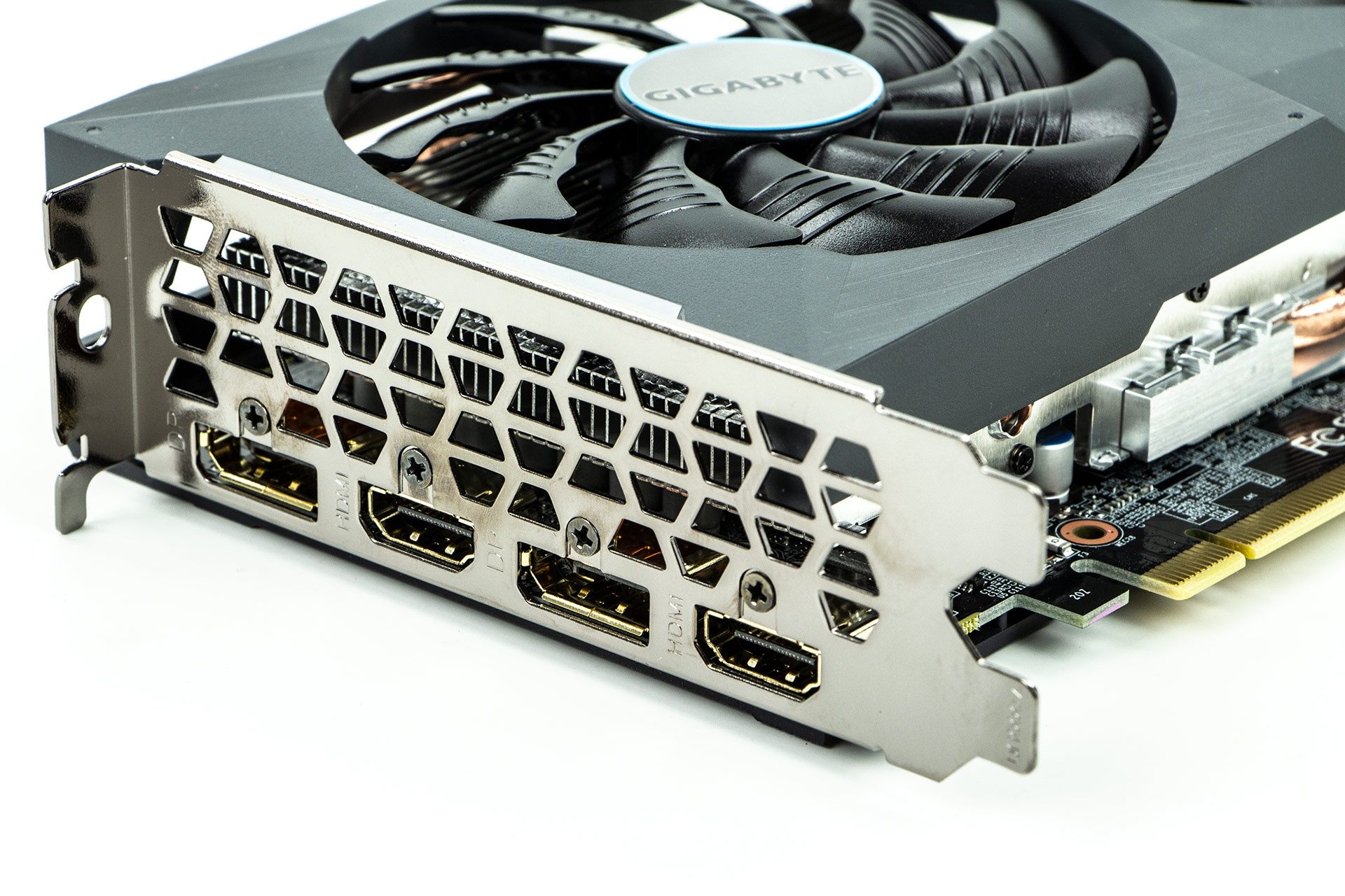Gigabyte GeForce RTX 3050 Eagle - złącza