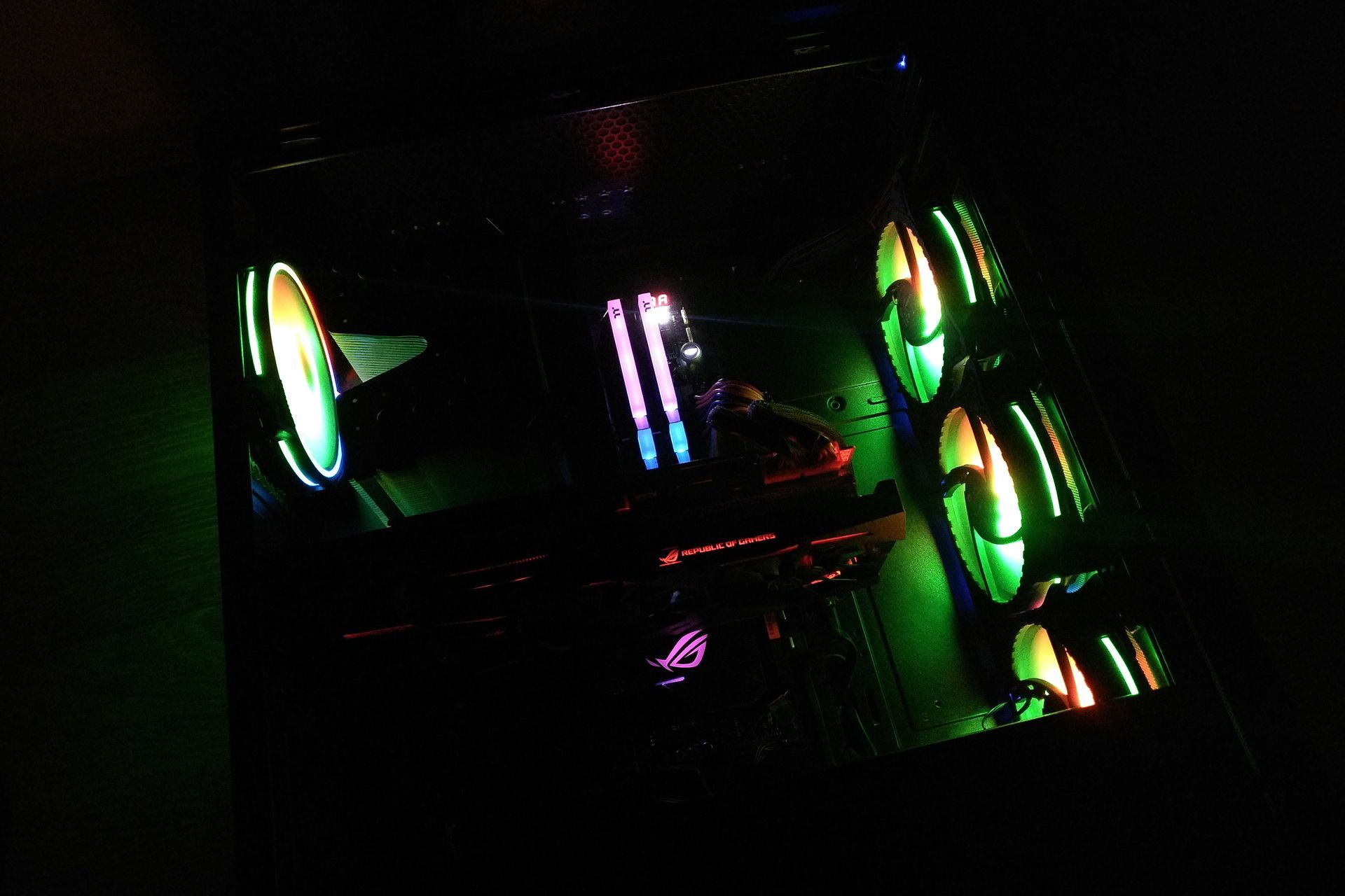 Genesis Irid 505 ARGB - podświetlenie LED