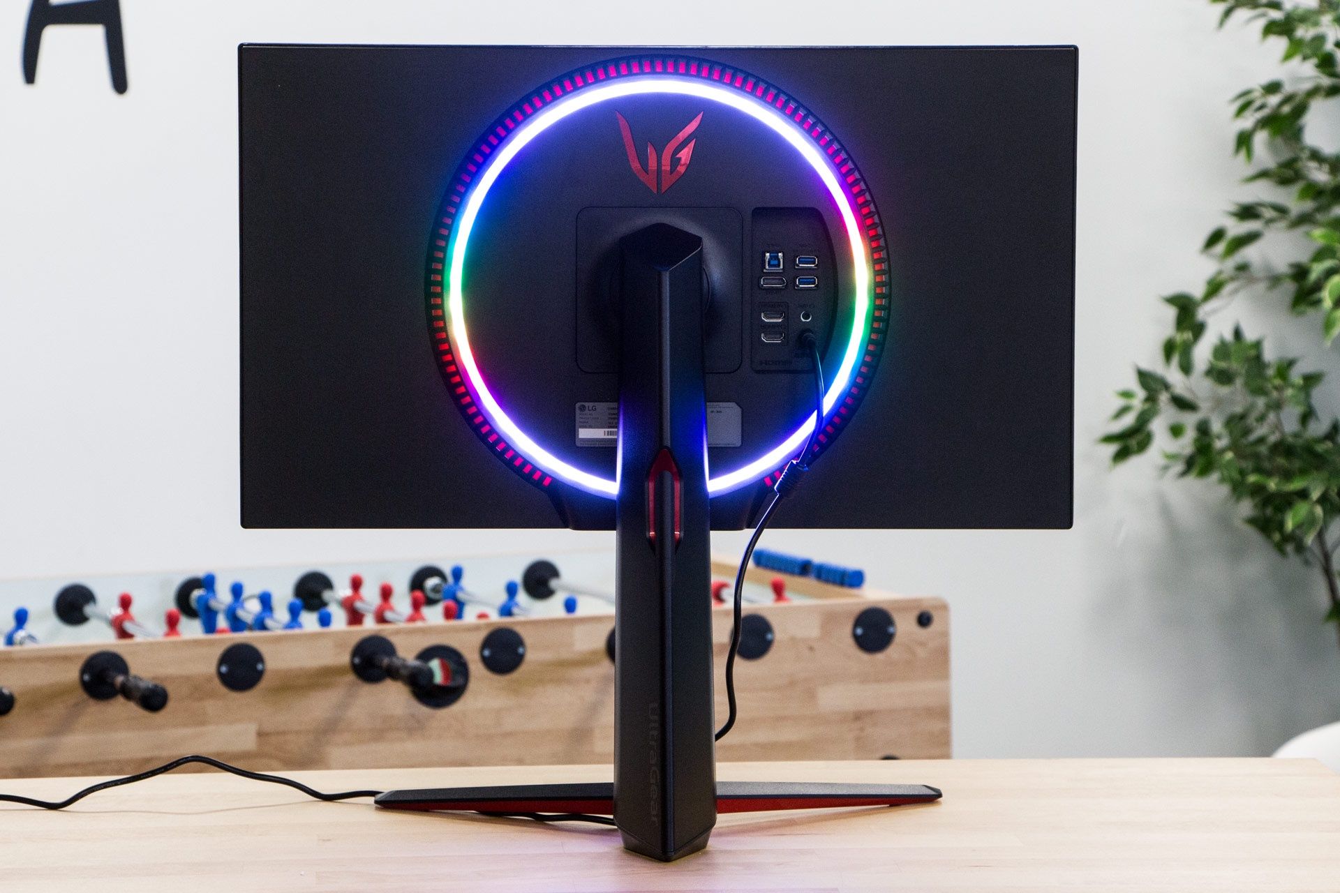 LG 27GN950-B - widok podświetlenia RGB