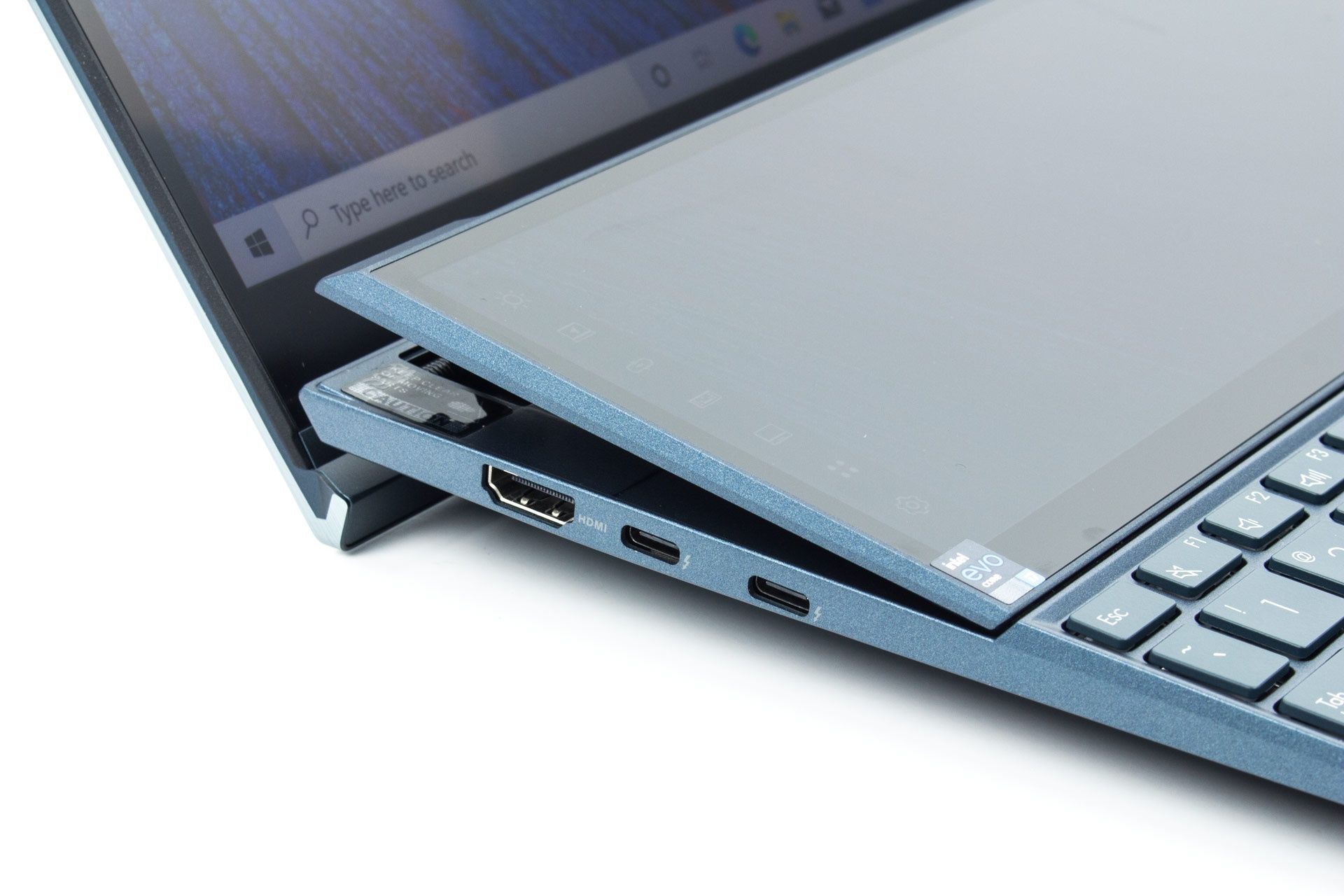ASUS ZenBook Duo UX482E - porty po lewej stronie