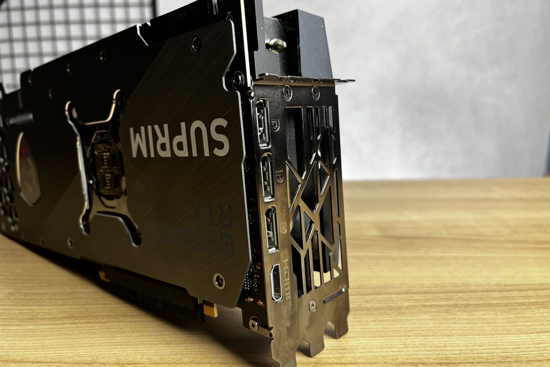 MSI GeForce RTX 3090Ti Suprim X - złącza