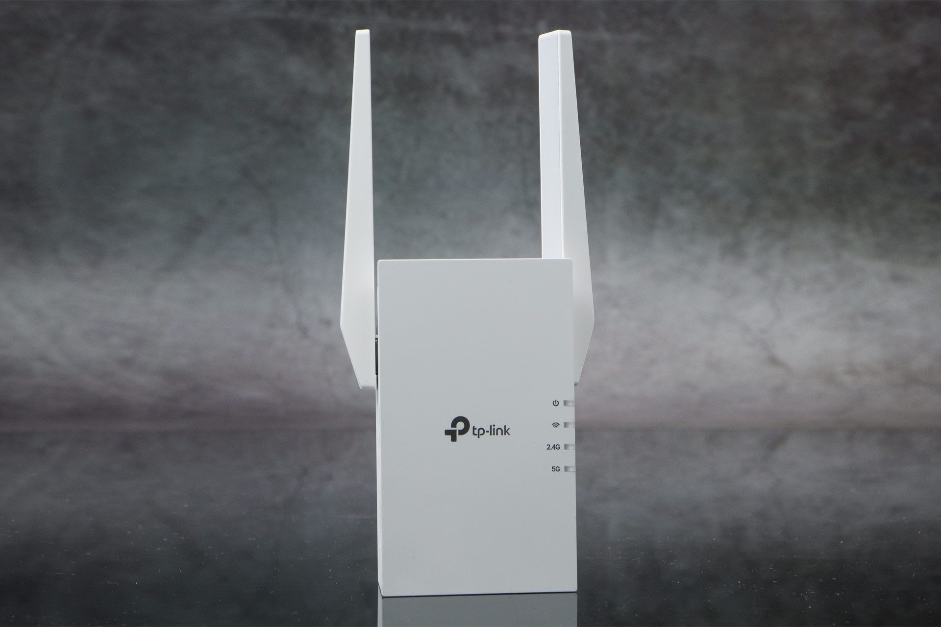 TP-Link RE505X - Widok od przodu
