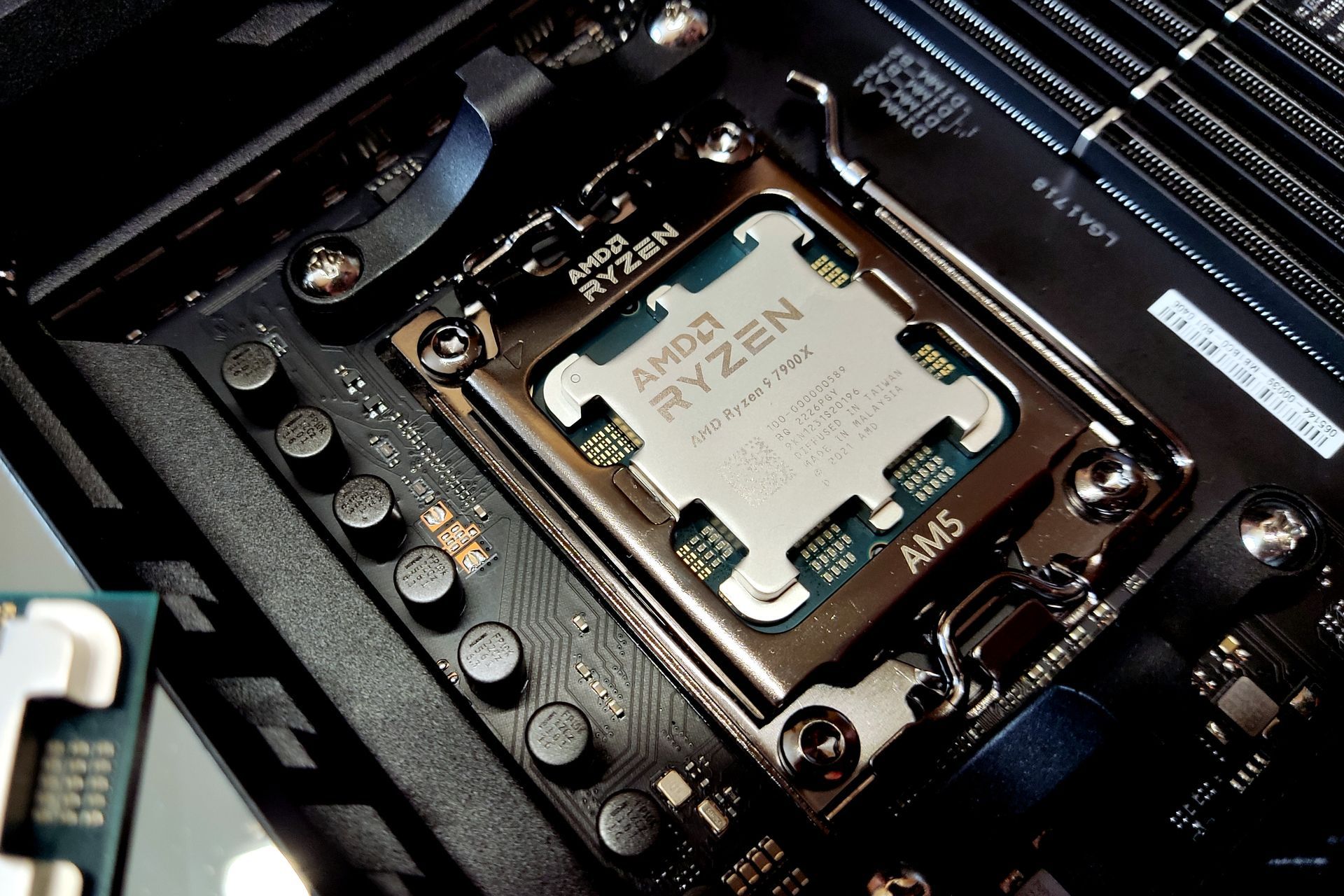 AMD Ryzen 9 7900X