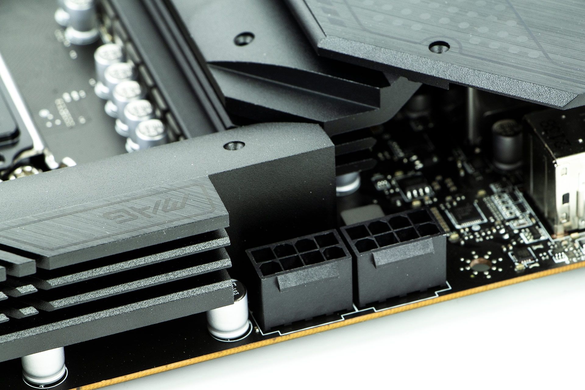 MSI MAG Z690 Tomahawk WiFi DDR4 - gniazdka zasilania