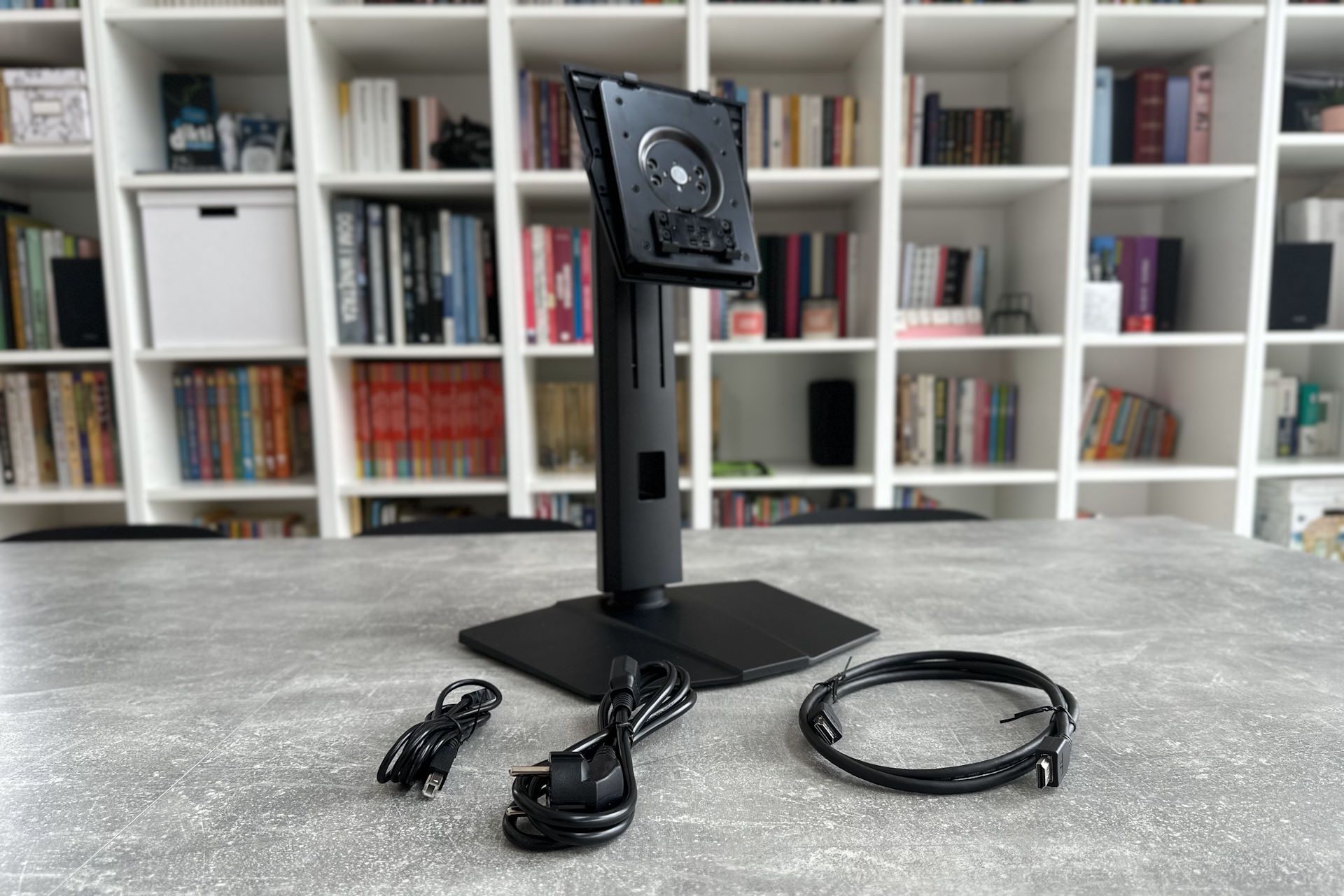 MSI MPG 271QRX QD-OLED - zawartość zestawu