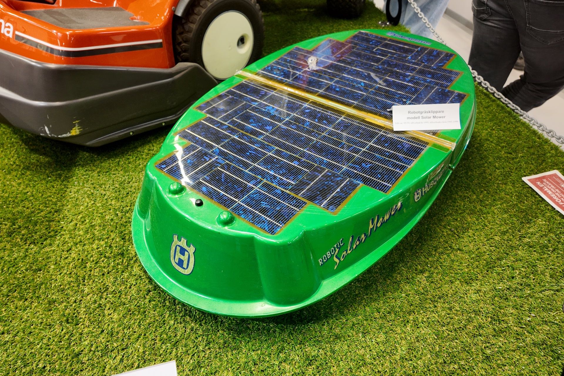 Husqvarna - pierwszy robot koszący solarny